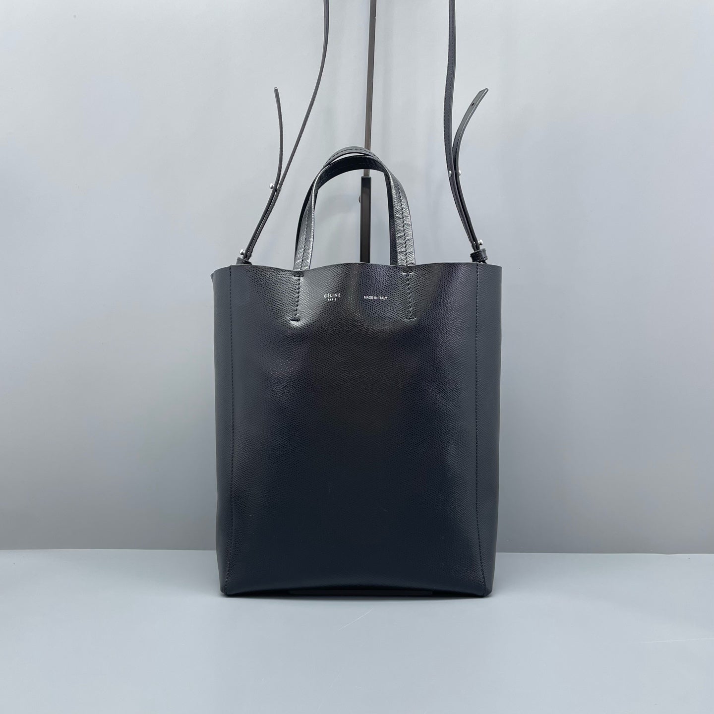 Celine - Cabas Tote Bag - Grained calfskin leather - Black - (Medium)