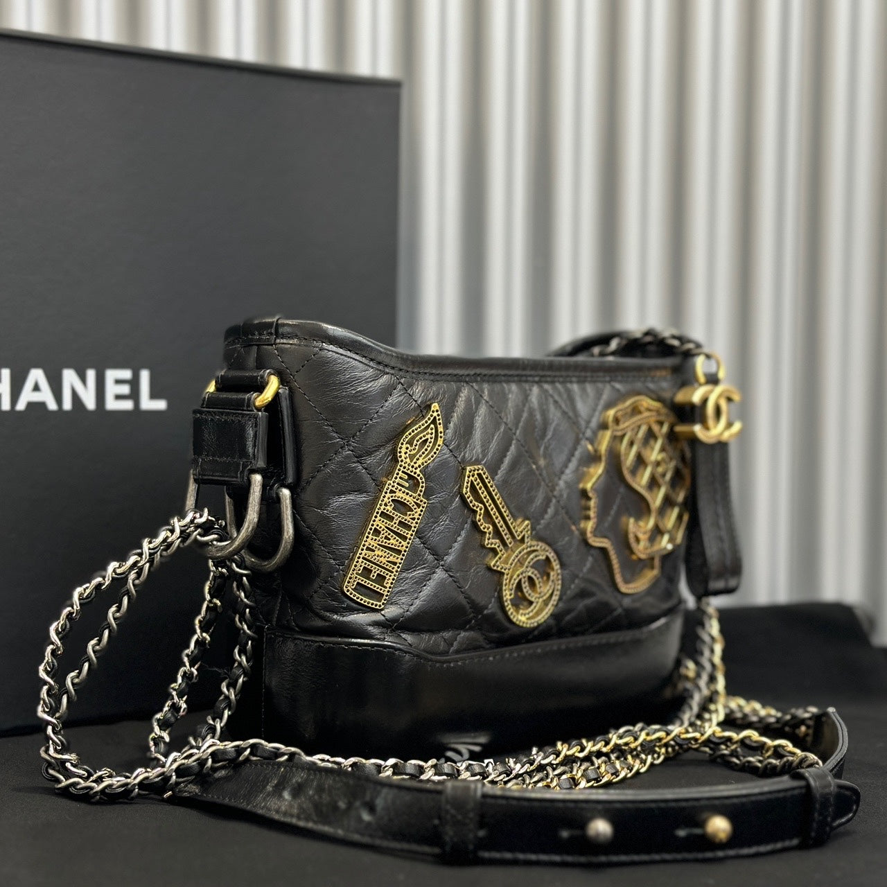Chanel - Gabrielle Hobo Bag Paris Cosmopolite Small - Aged calfskin leather - Black - (Small)