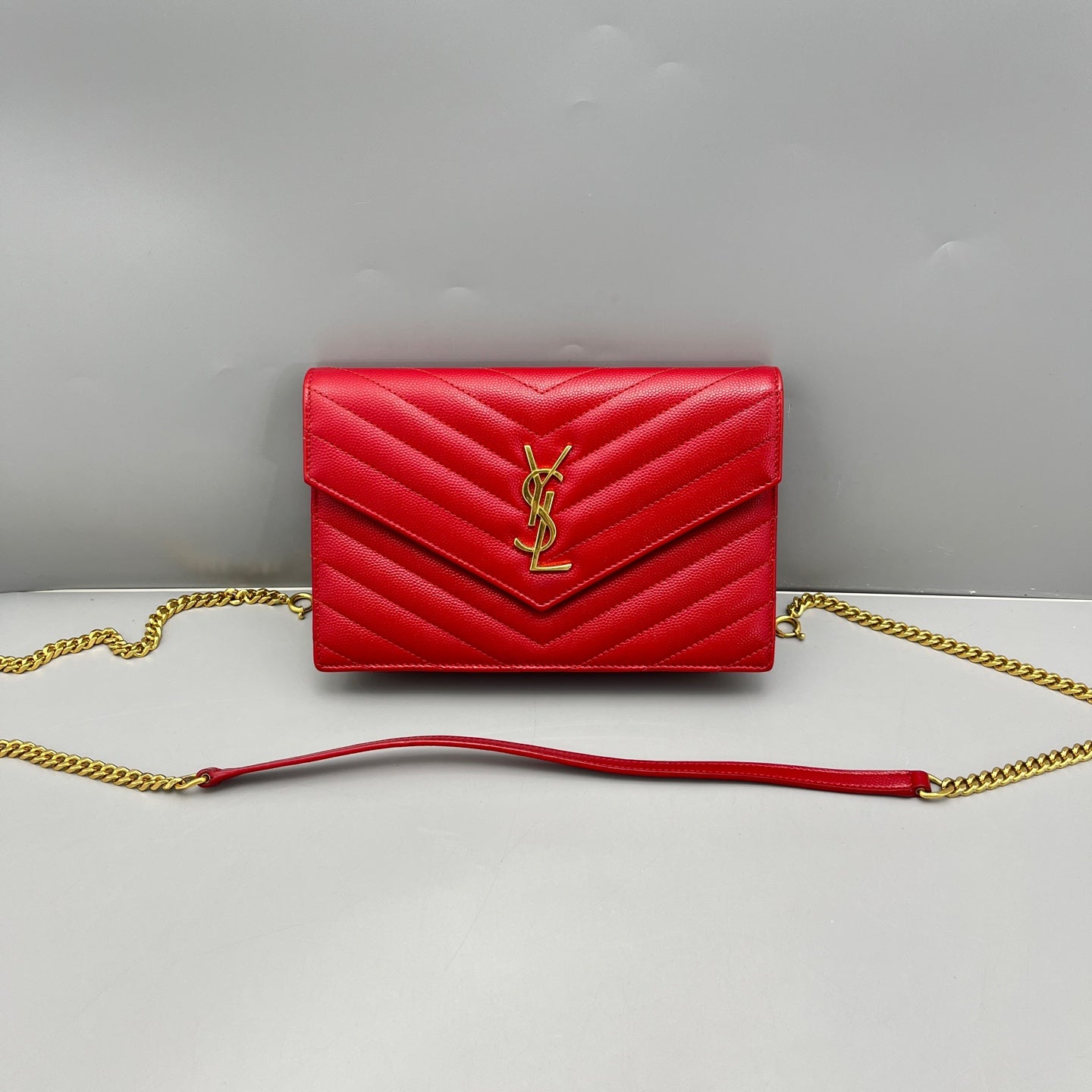 Saint Laurent - Monogram Envelope Small Bag - Grained calfskin leather - Red with Gold-Tone Hardware - (Small)