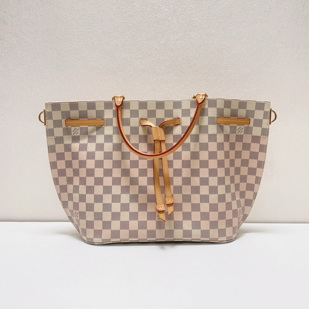 Louis Vuitton - Girolata Damier Azur - Damier Azur coated canvas with natural cowhide leather trim - White - (Medium)