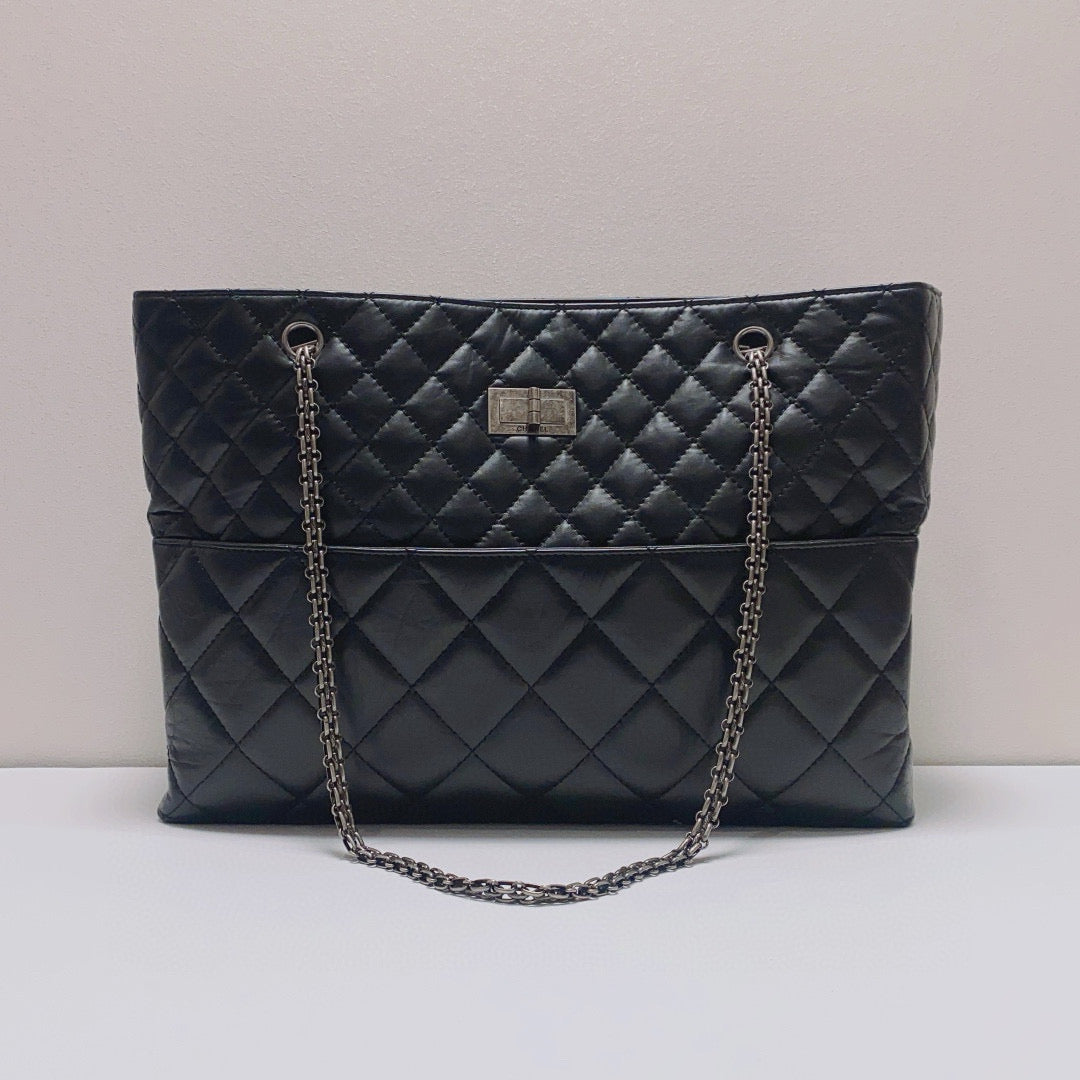 Chanel - 2.55 Series Quilted Tote Bag - Leather - Black - (Large)