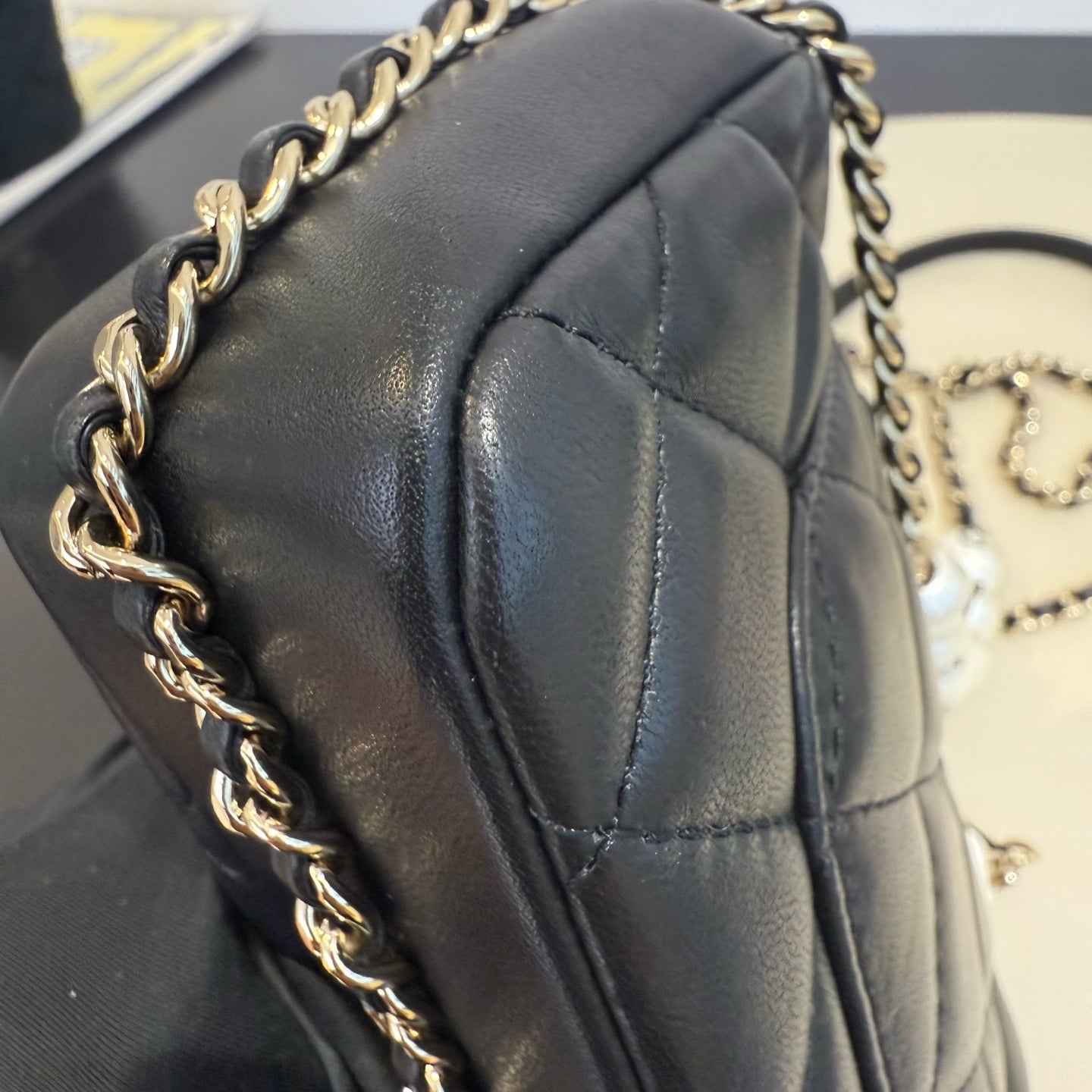 Chanel - Mini Classic Flap Bag with Pearl Chain - Lambskin leather - Black - (mini)