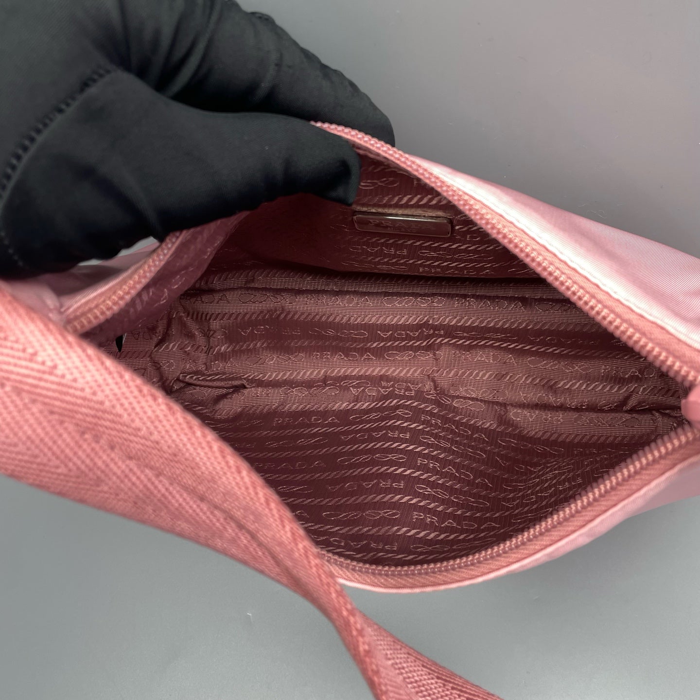 Prada - Re-Edition 2000 Nylon Shoulder Bag - Nylon - Pink - (mini)