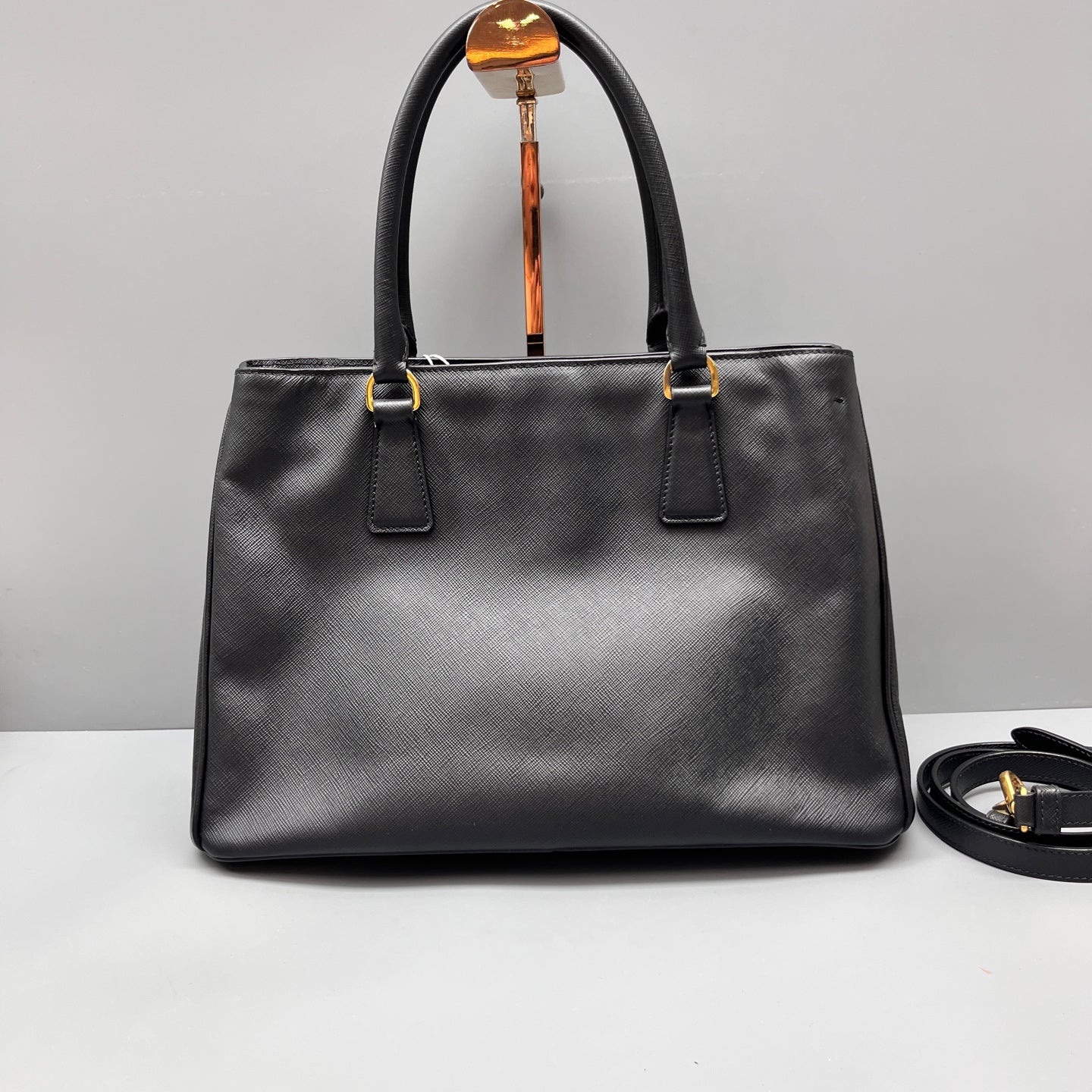 Prada - Galleria (Saffiano Lux Tote) - Saffiano leather - Black - (Medium)