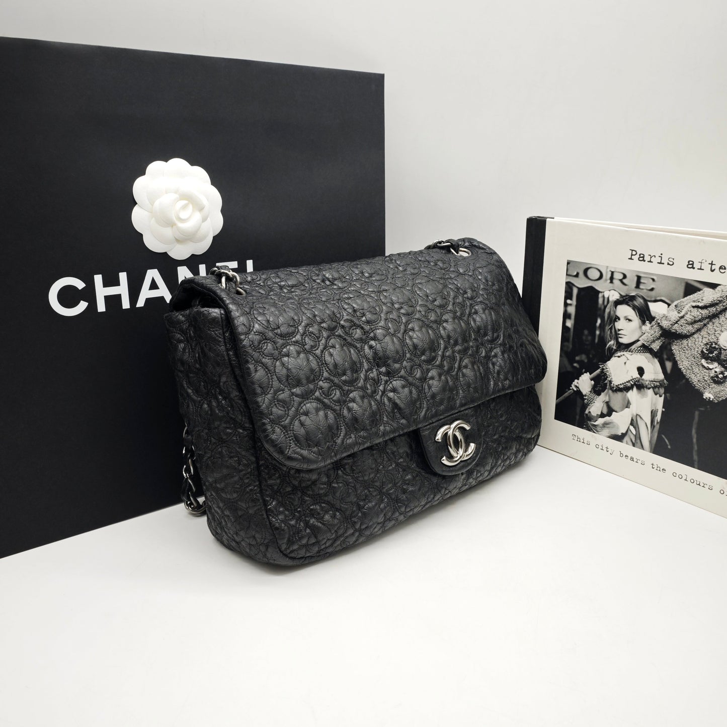 Chanel - Vintage Camellia Embossed Flap Bag - Leather - Black - (Medium)