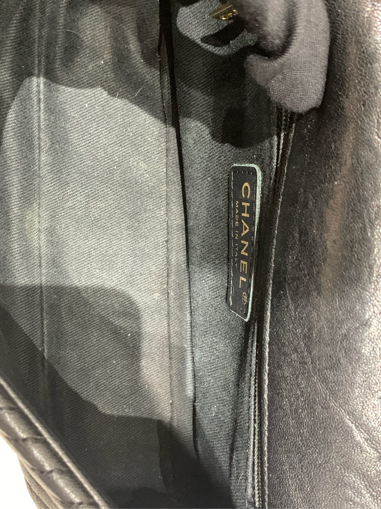 Chanel - CF Small V-Stitch Flap Bag - Leather - Black - (small)