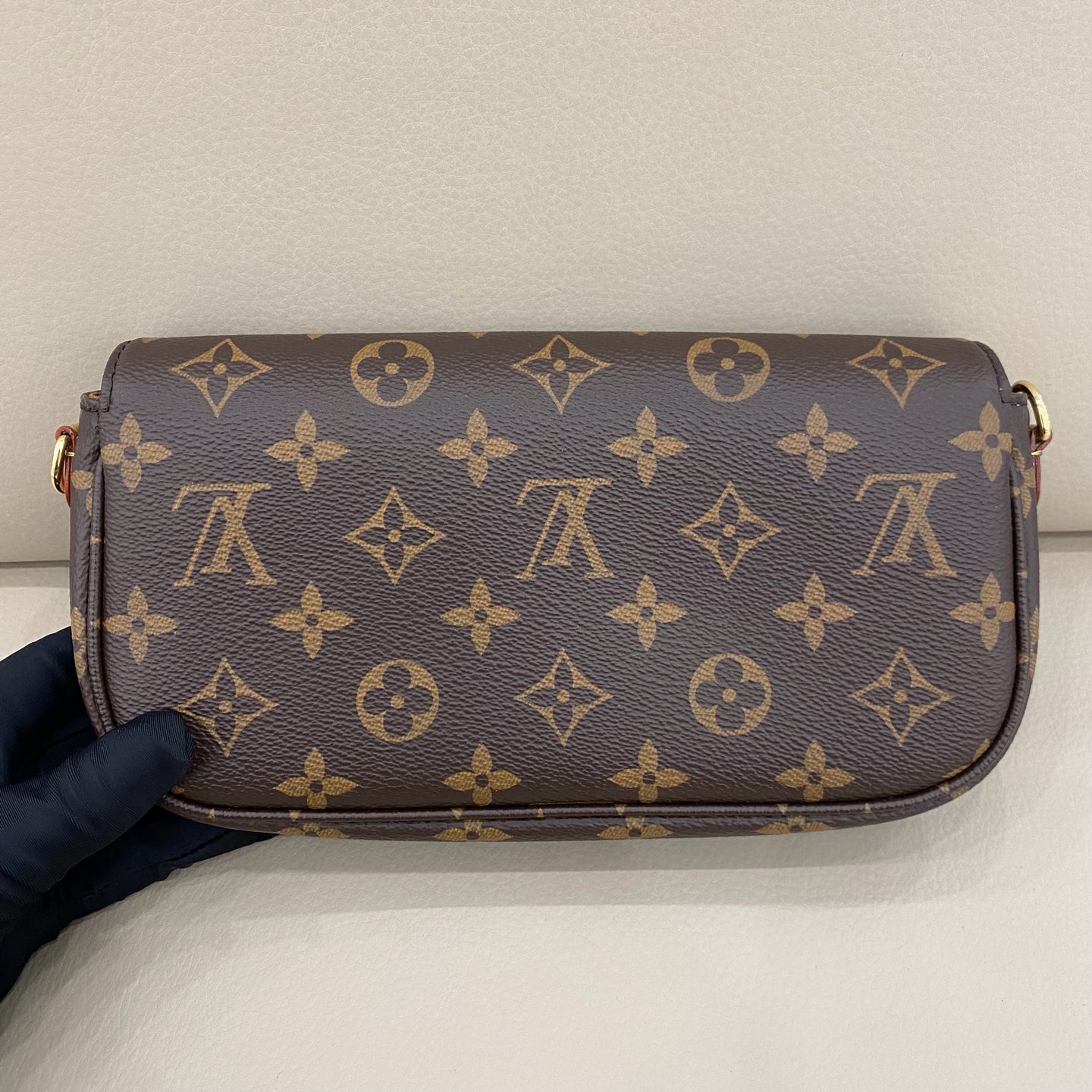 Louis Vuitton - Ivy Pochette - Monogram coated canvas with natural cowhide leather trim - Brown - (mini)