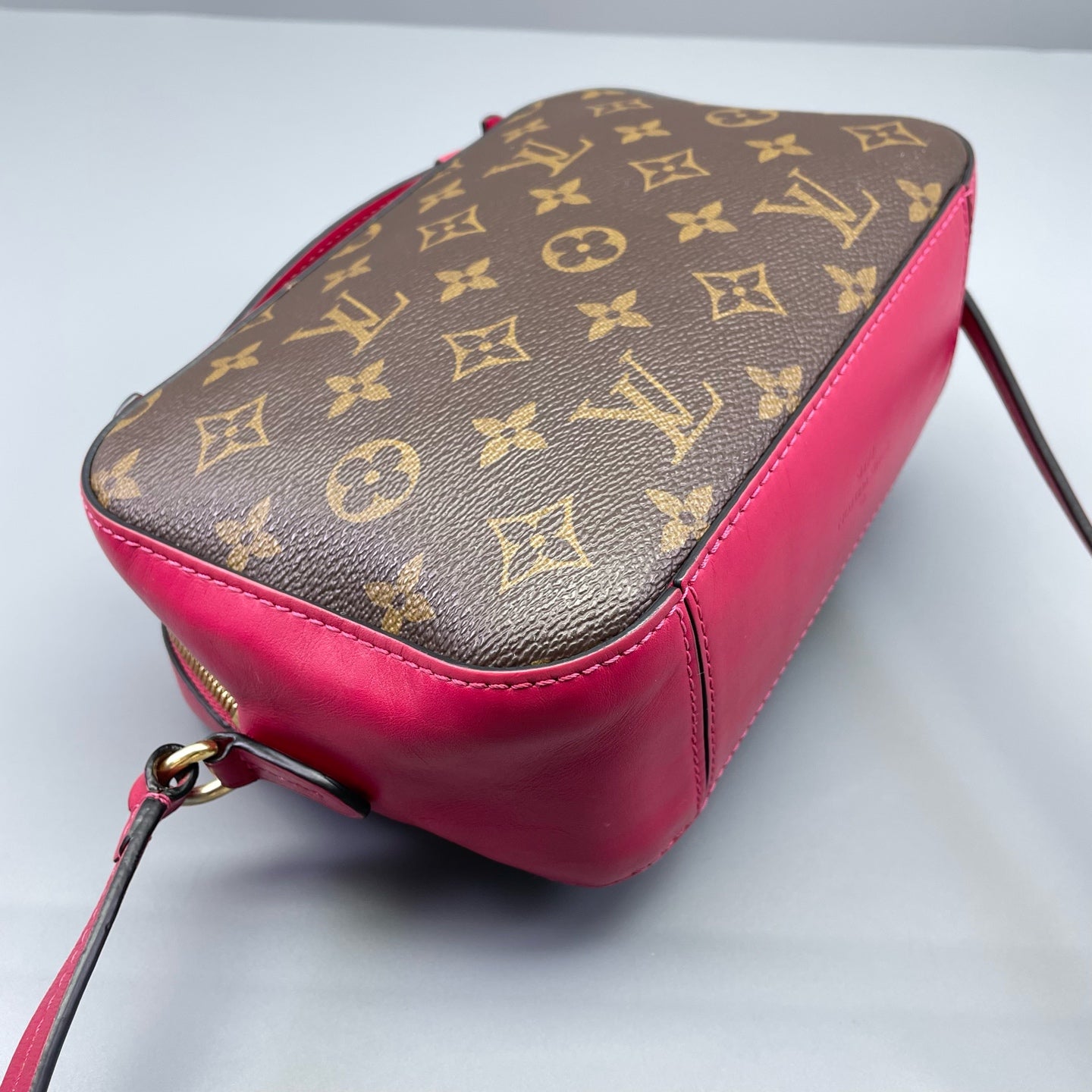 Louis Vuitton - Tassel Camera Bag - Monogram coated canvas with fuchsia leather trim - Multicolour (Brown and Pink) - (mini)
