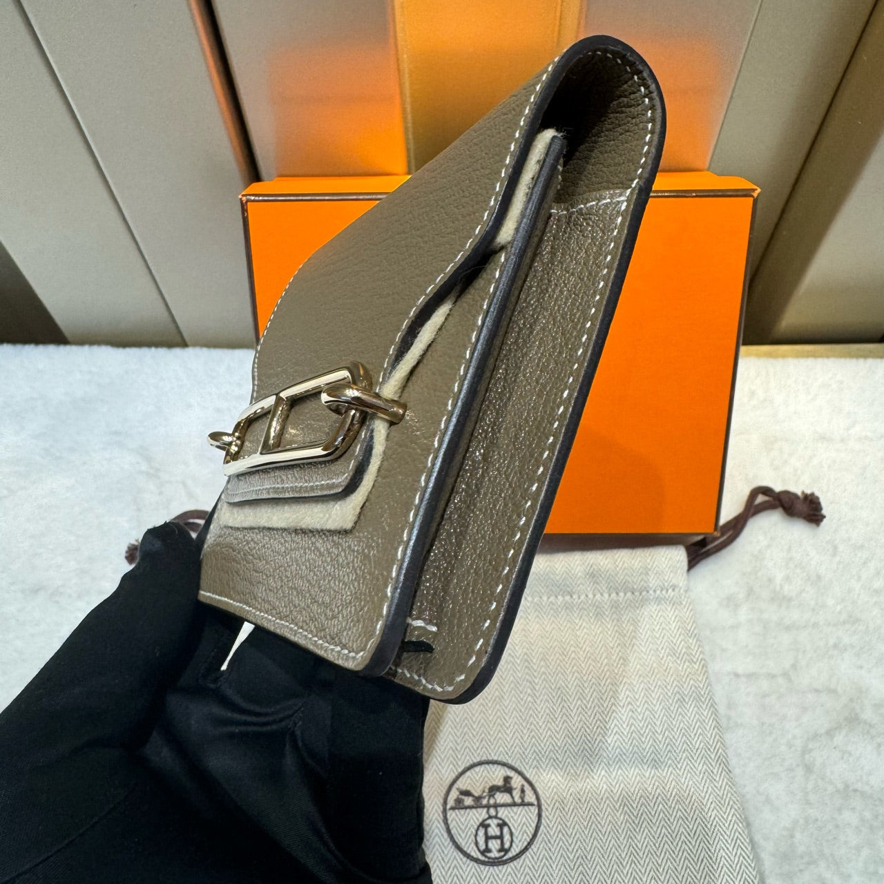Hermès - Roulis Slim Compact - Chevre Mysore leather - Etoupe with Light Gold-Tone Hardware - (Mini)