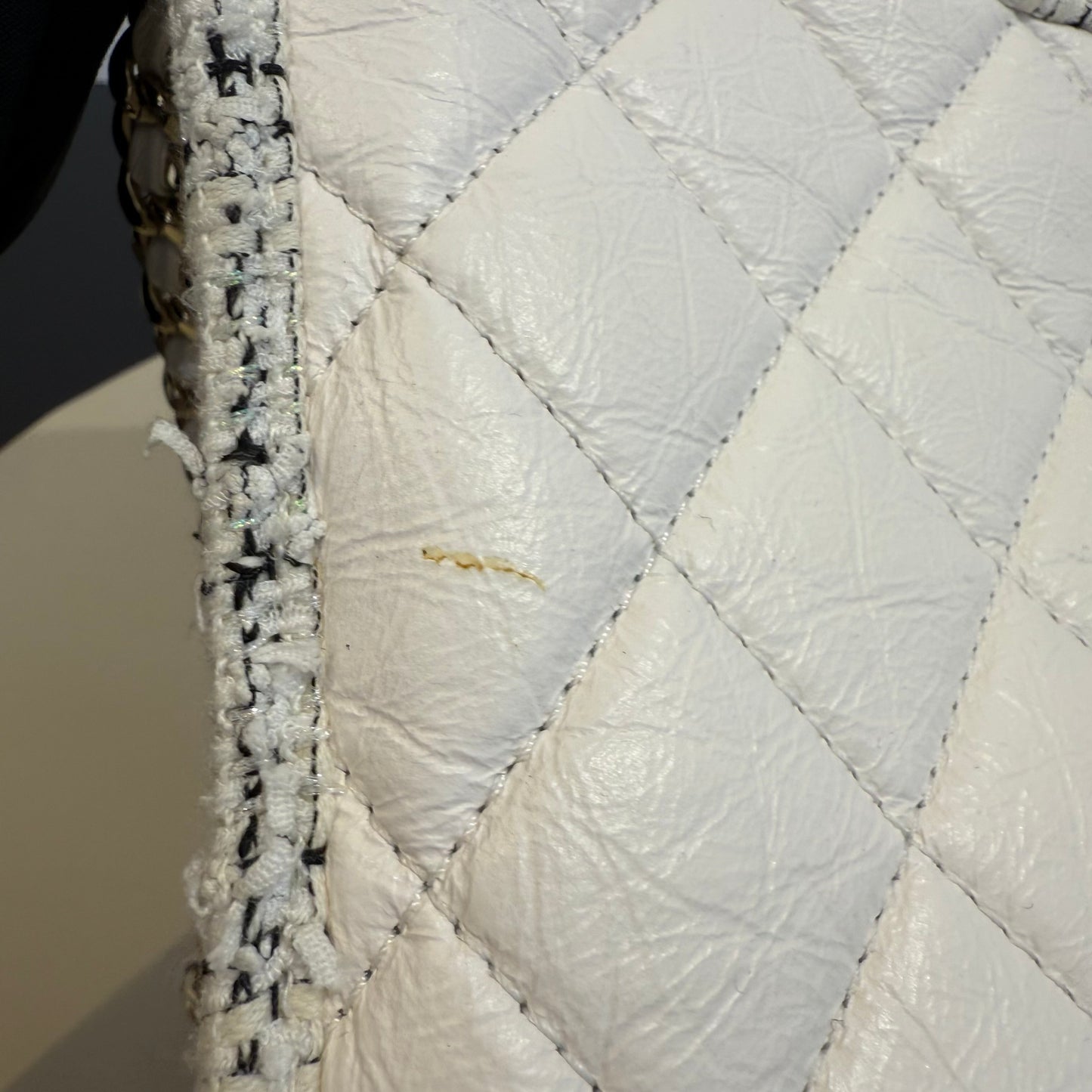 Chanel - Quilted Shopping Tote with Tweed Trim - Cowhide leather - White - (Small)
