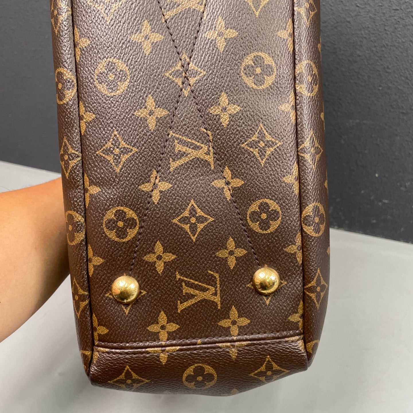 Louis Vuitton - Pallas Legend Medium - Monogram coated canvas with calfskin leather trim and natural cowhide leather handles - Brown with Burgundy interior - (Medium)