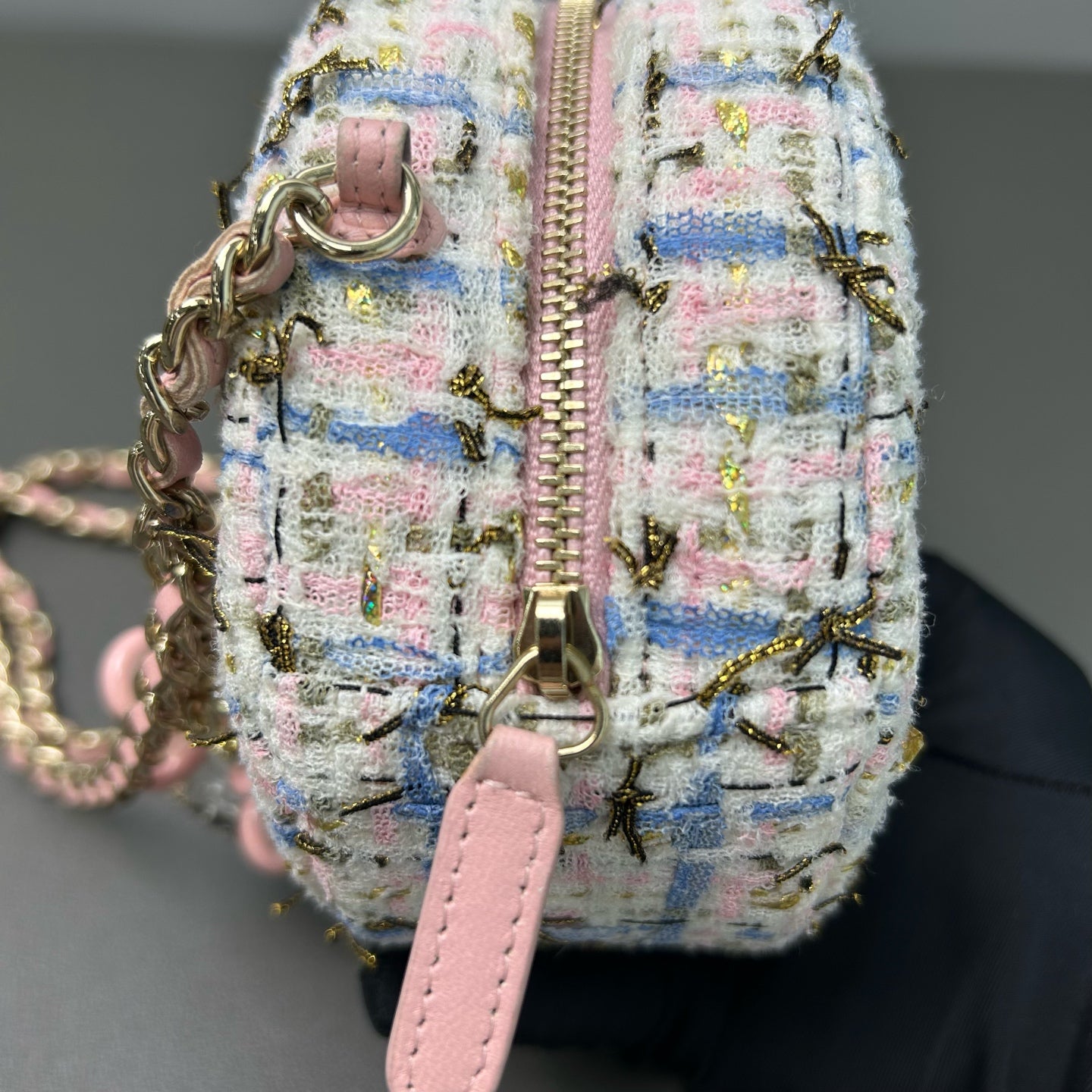 Chanel - Round Mini Chain Bag - Tweed with leather trim - Multicolour (White, Pink, Blue) with Pink accents - (mini)