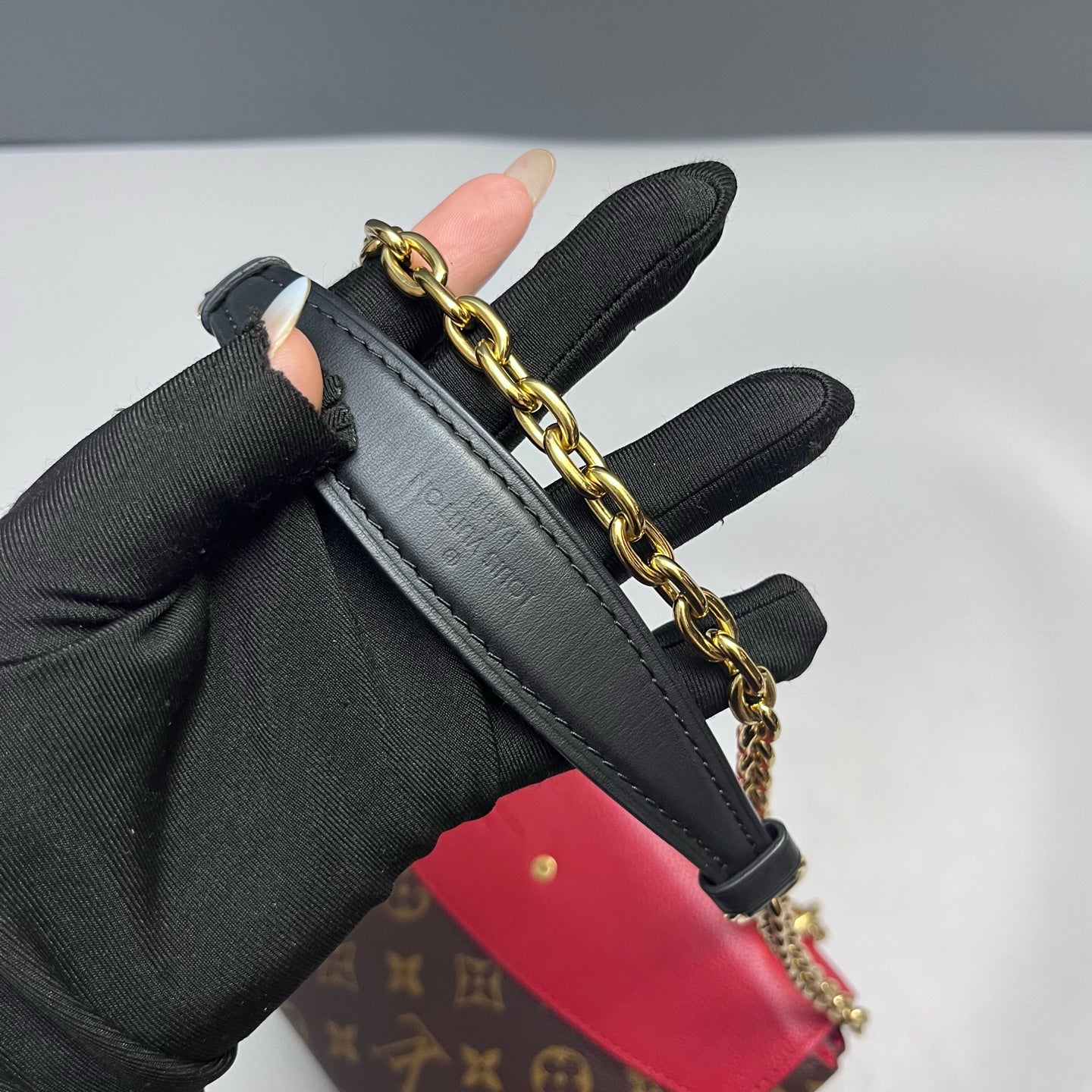 Louis Vuitton - Pallas Chain - Monogram coated canvas and grained leather - Brown and Red - (Medium)