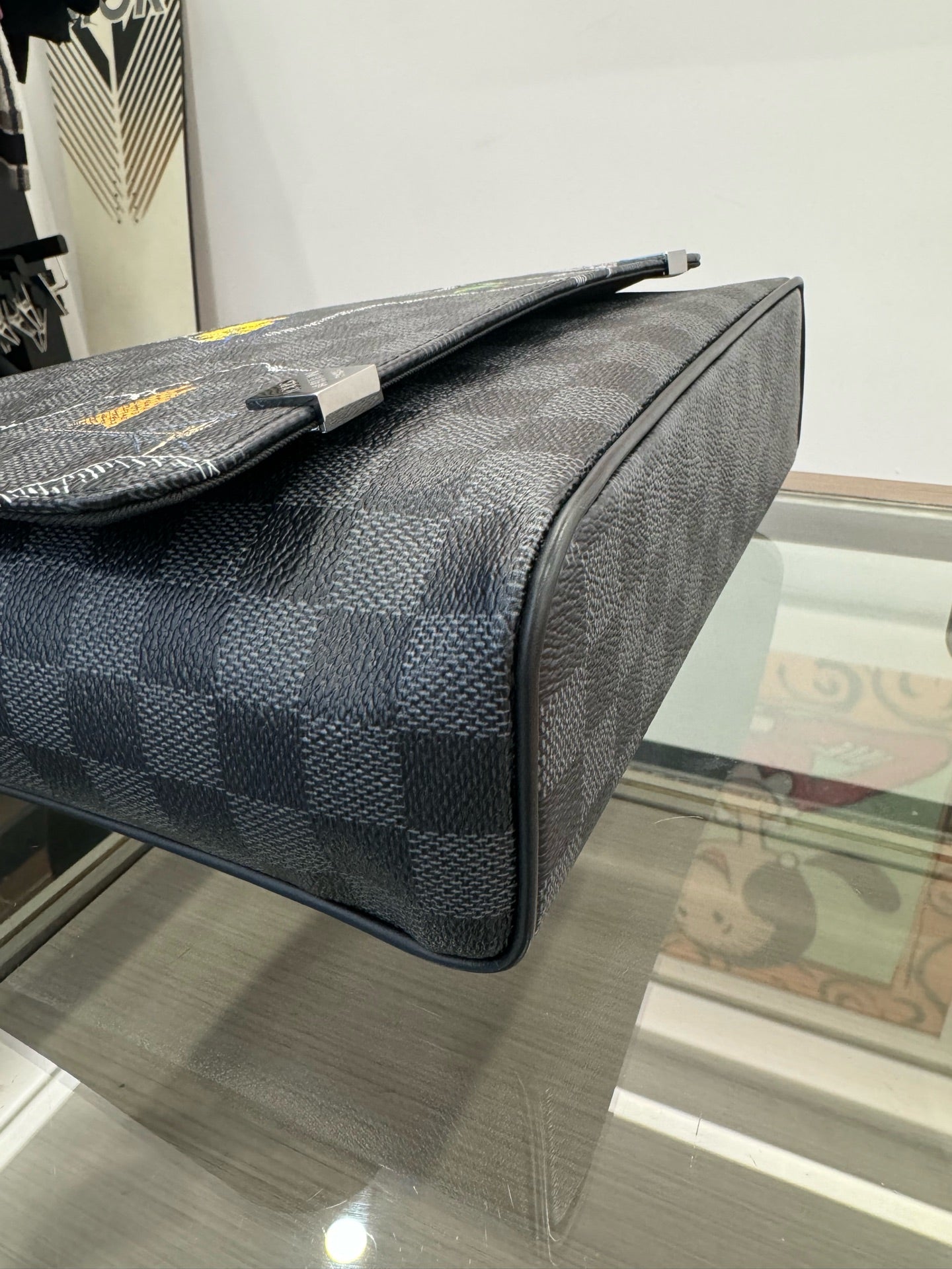 Louis Vuitton - N40238 - Limited Edition World Tour Messenger Bag - Damier Graphite coated canvas with leather trim - Black - (medium)
