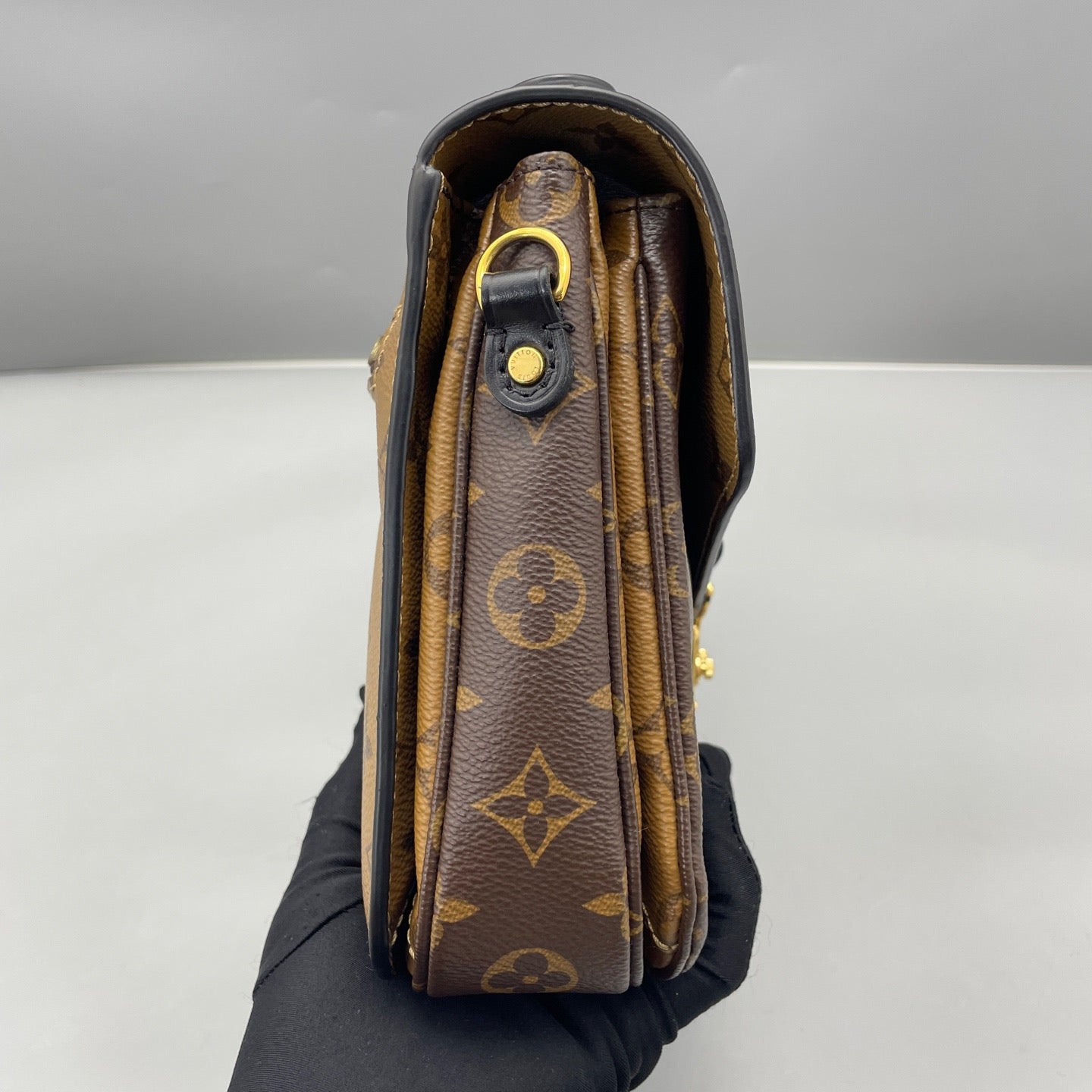 Louis Vuitton - Pochette Metis Monogram Reverse - Monogram coated canvas with leather trim - Brown and Beige - (Medium)
