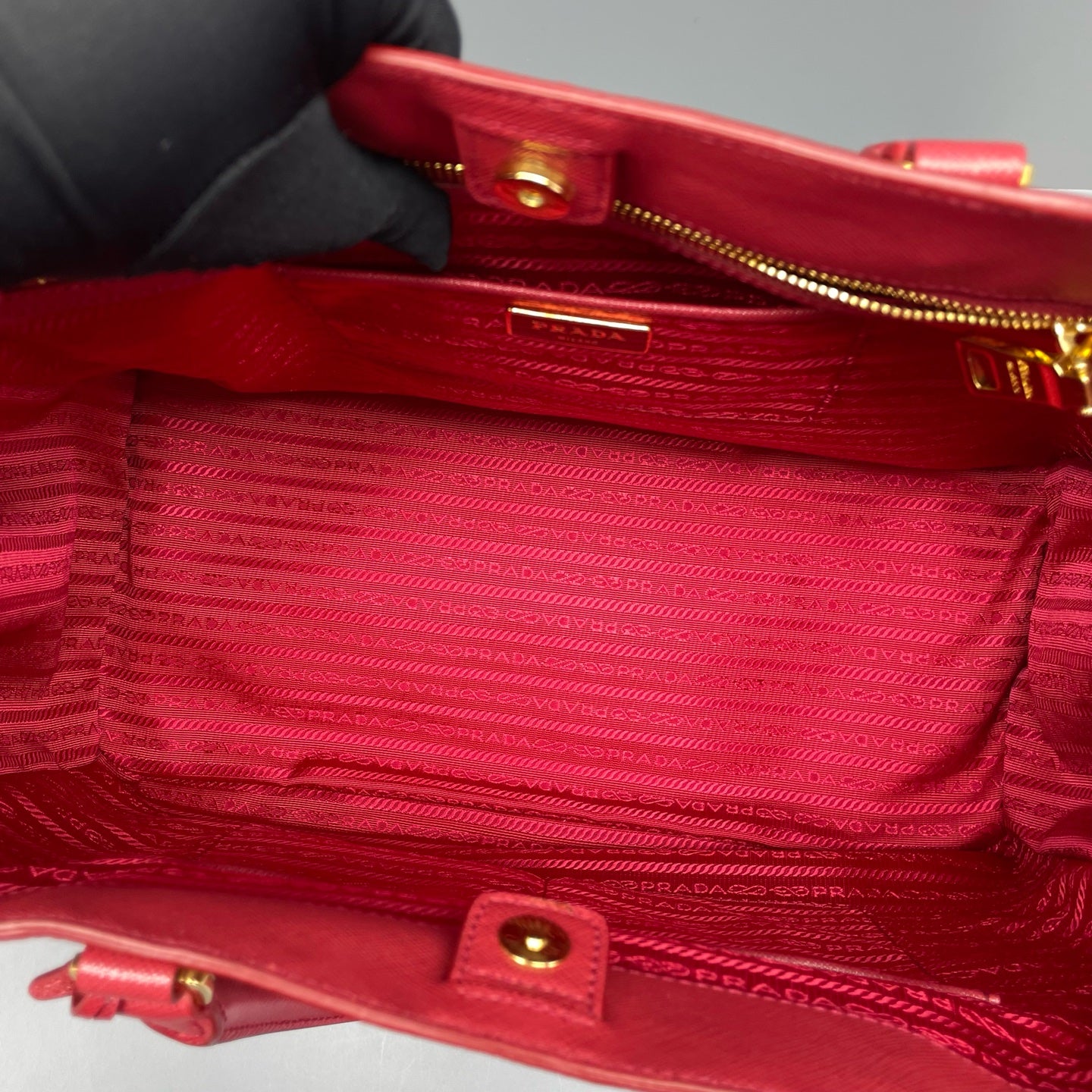 Prada - Saffiano Lux Tote - Saffiano leather - Red - (Large)