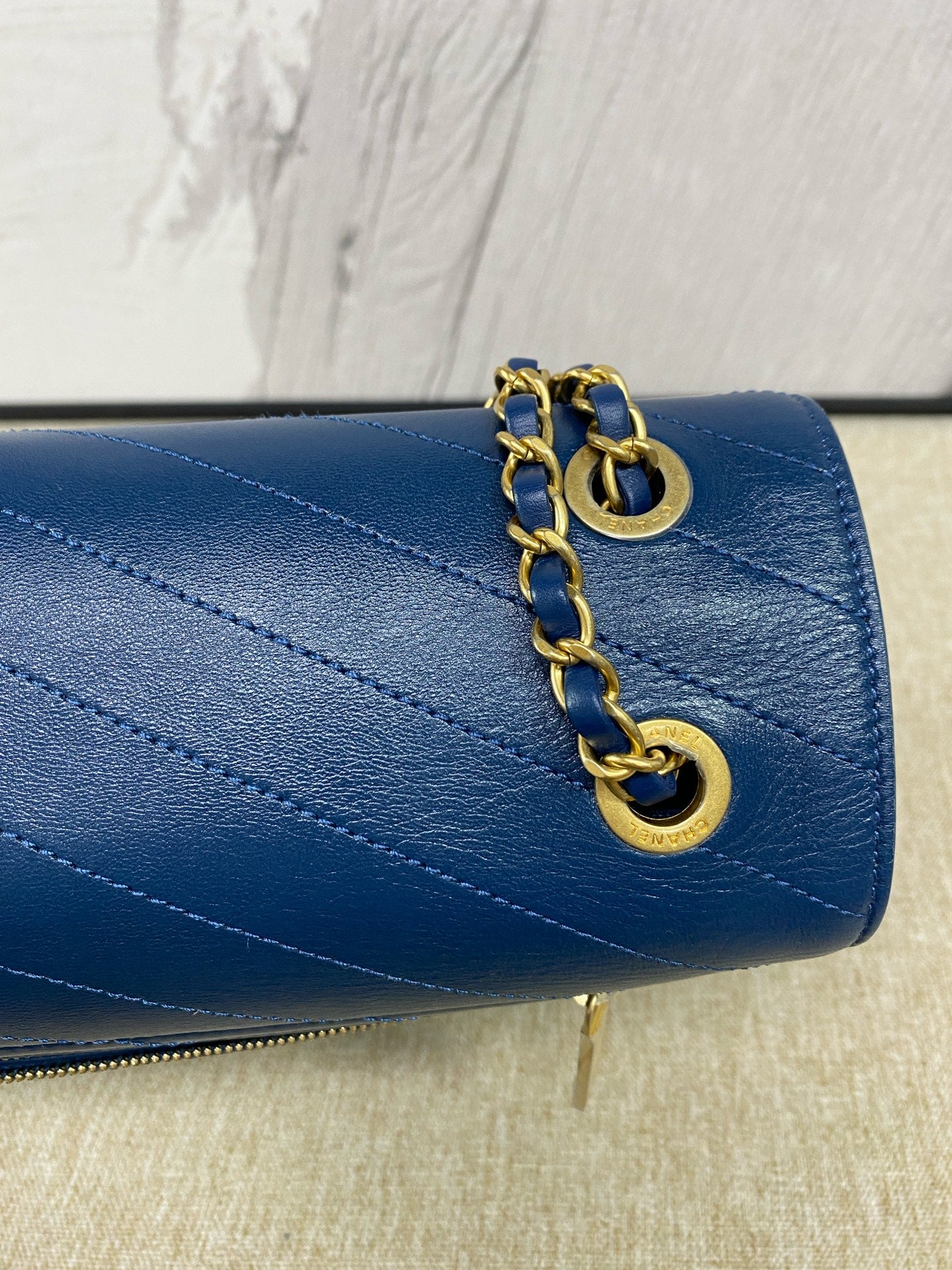 Chanel - V-Stitch Envelope Flap Bag - Calfskin leather - Blue - (Medium)