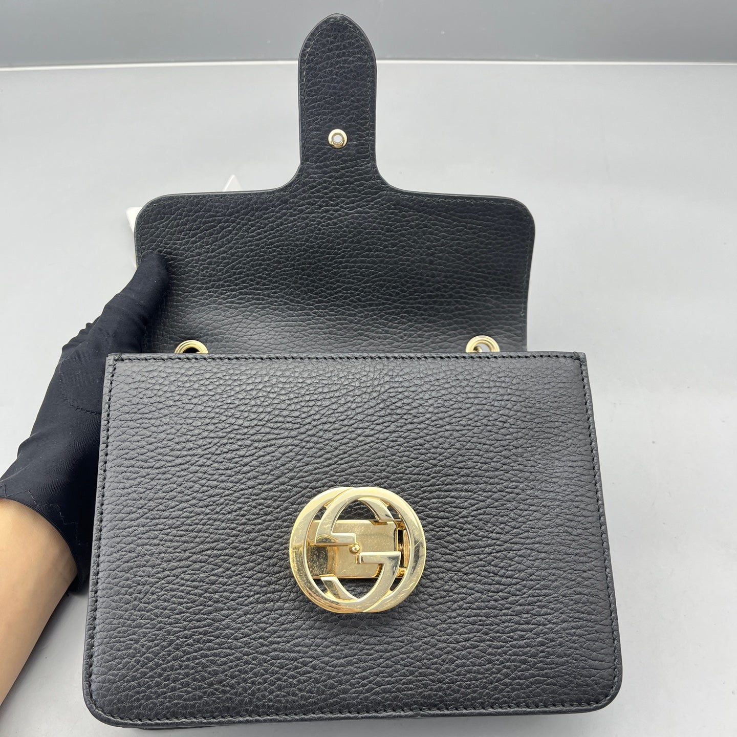 Gucci - Interlocking G Accordion Crossbody Bag - Grained leather - Black - (Small)