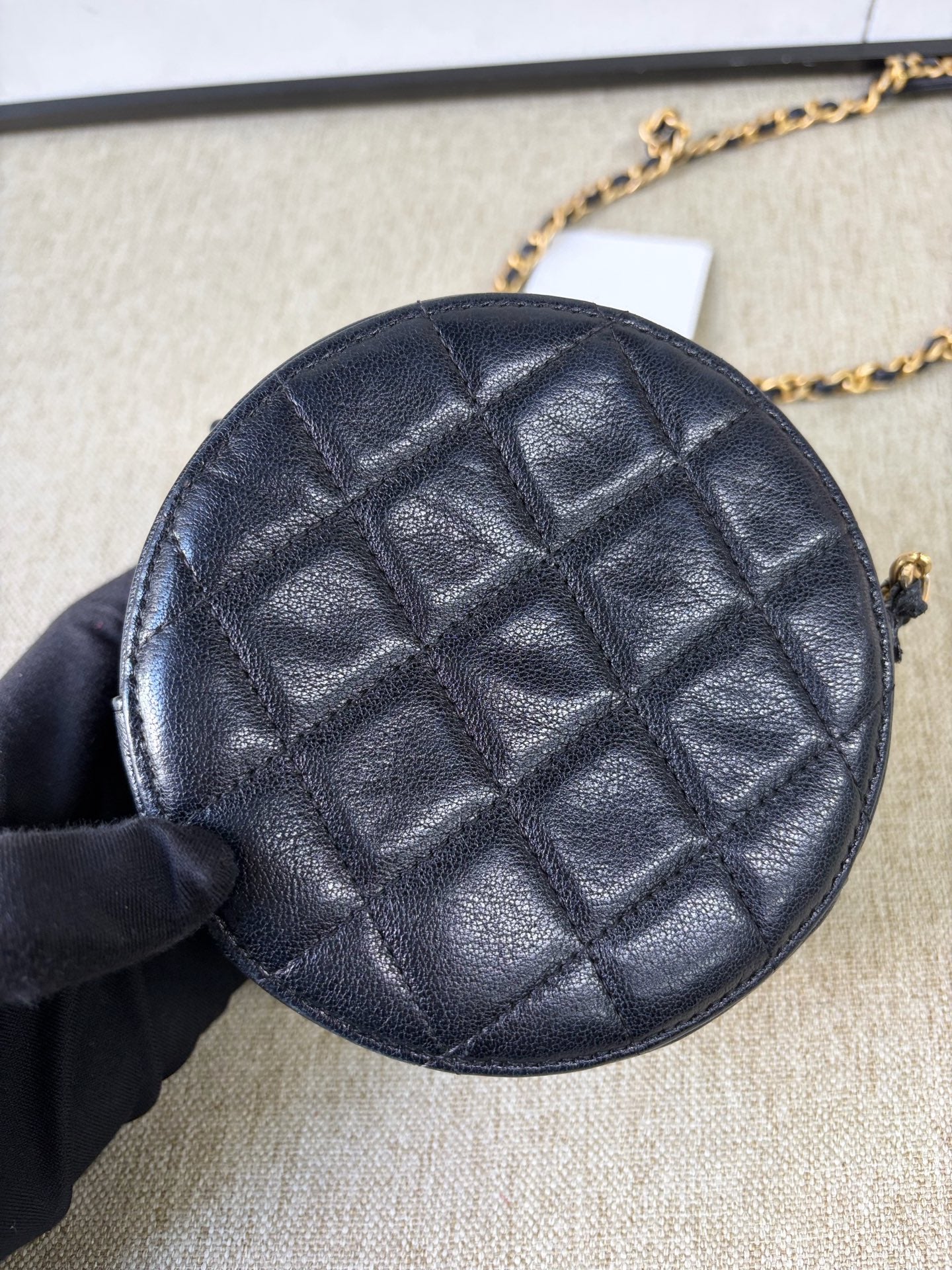 Chanel - 19 Round Mini Bag - Lambskin leather - Black - (mini)