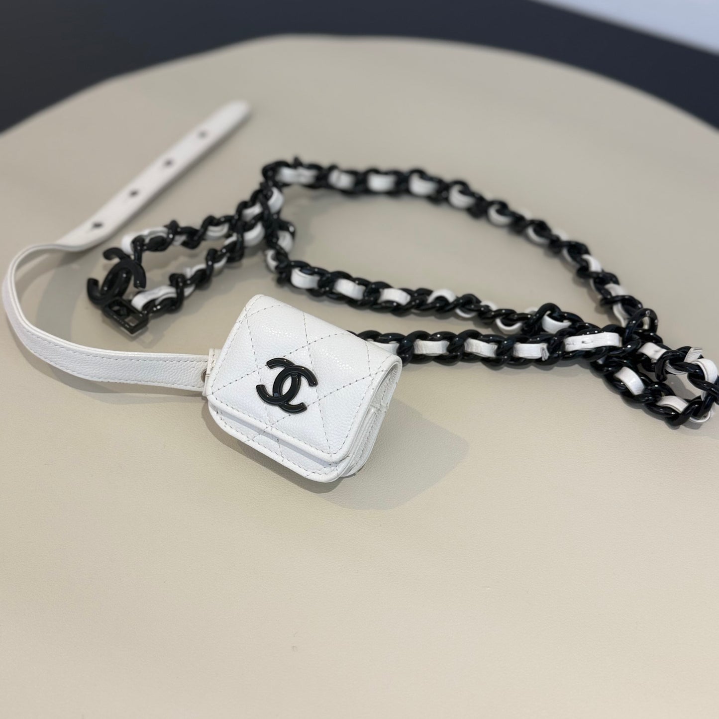 Chanel - Quilted Mini Pouch with Chain Belt - Grained leather - White - (mini)