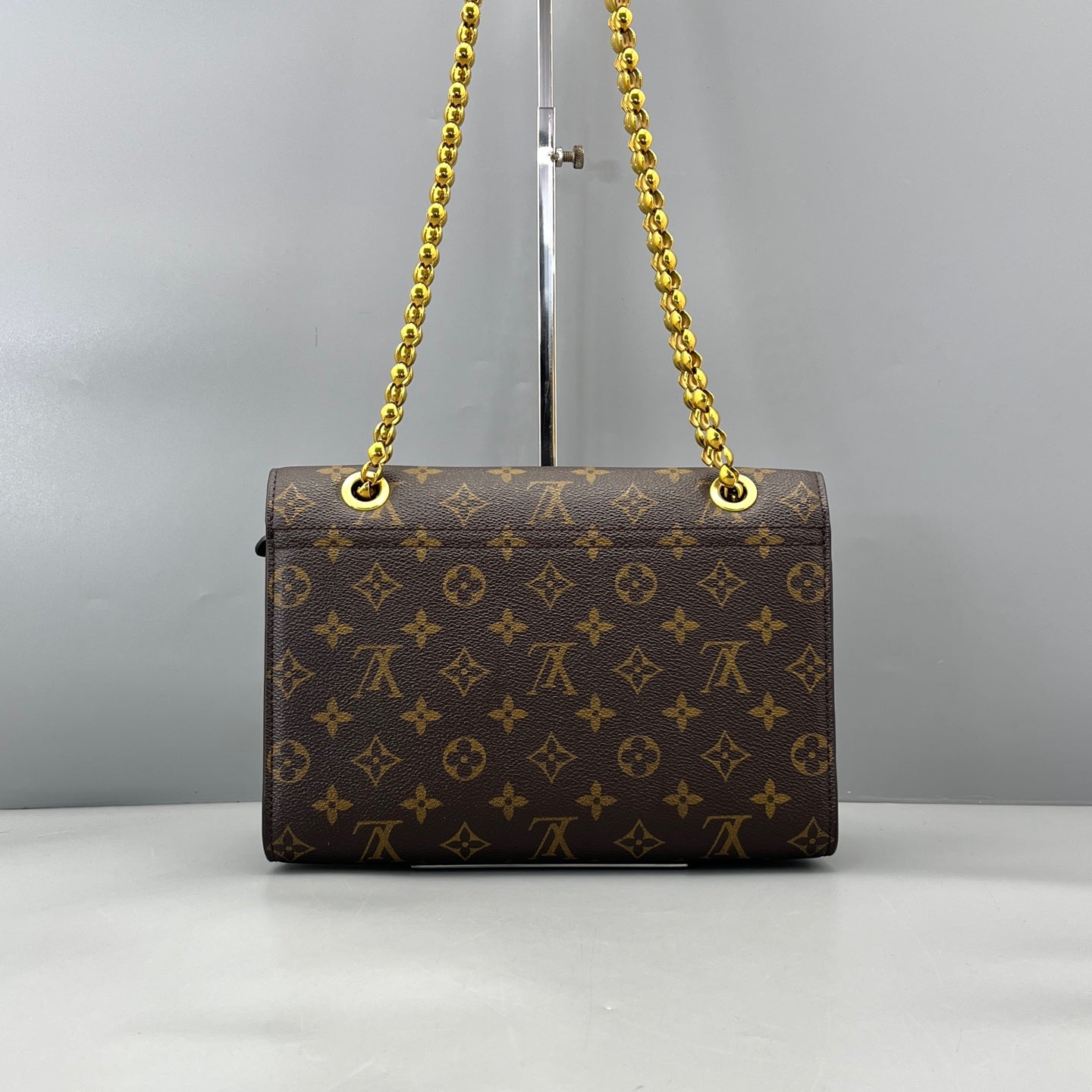 Louis Vuitton - Victoria Chain Bag - Monogram coated canvas with leather trim - Brown - (Medium)