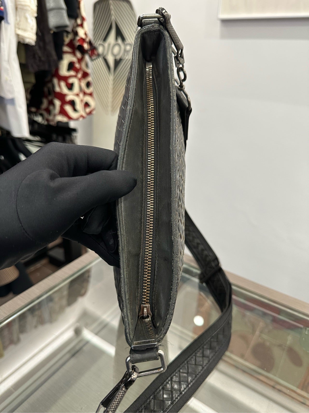 Bottega Veneta - Intrecciato Leather Messenger Bag - Leather - Grey - (Small)