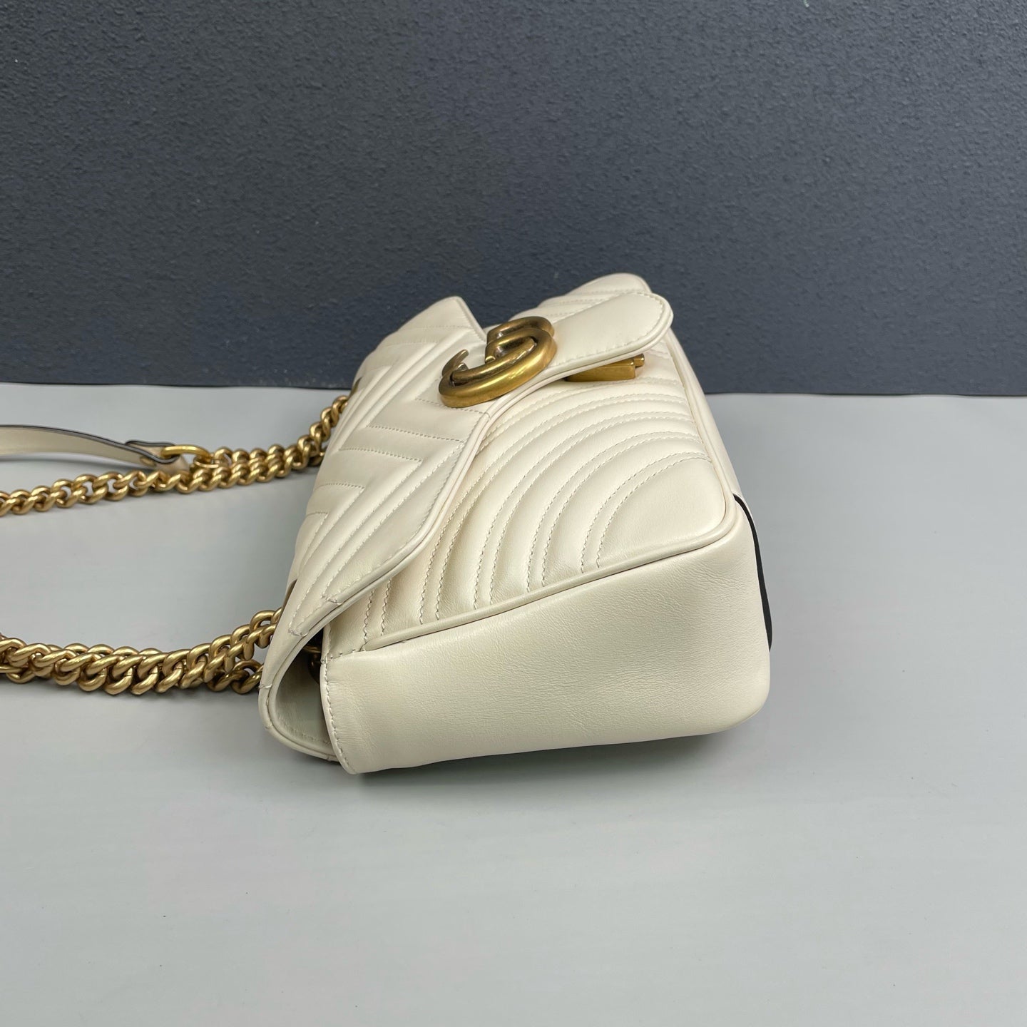 Gucci - GG Marmont Matelassé Shoulder Bag - Leather - White - (Medium)