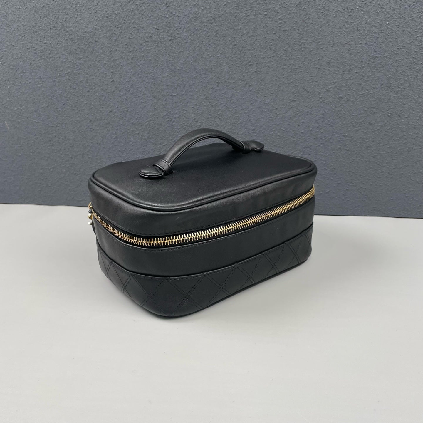 Chanel - Vintage Handheld Makeup Box - Lambskin leather - Black - (small)