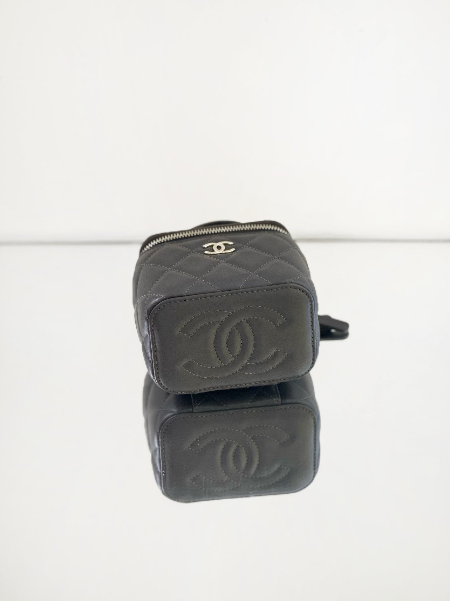 Chanel - 23A Handle Mini Vanity Case - Grained Calfskin Leather - Deep Chocolate Brown - (Mini)