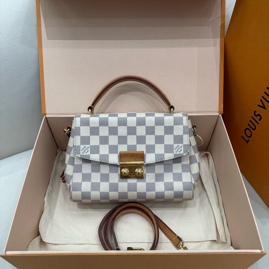 Louis Vuitton - Pochette Métis Style Tassel Bag - Damier Azur coated canvas with natural cowhide leather (Vachetta) trim - White - (small)