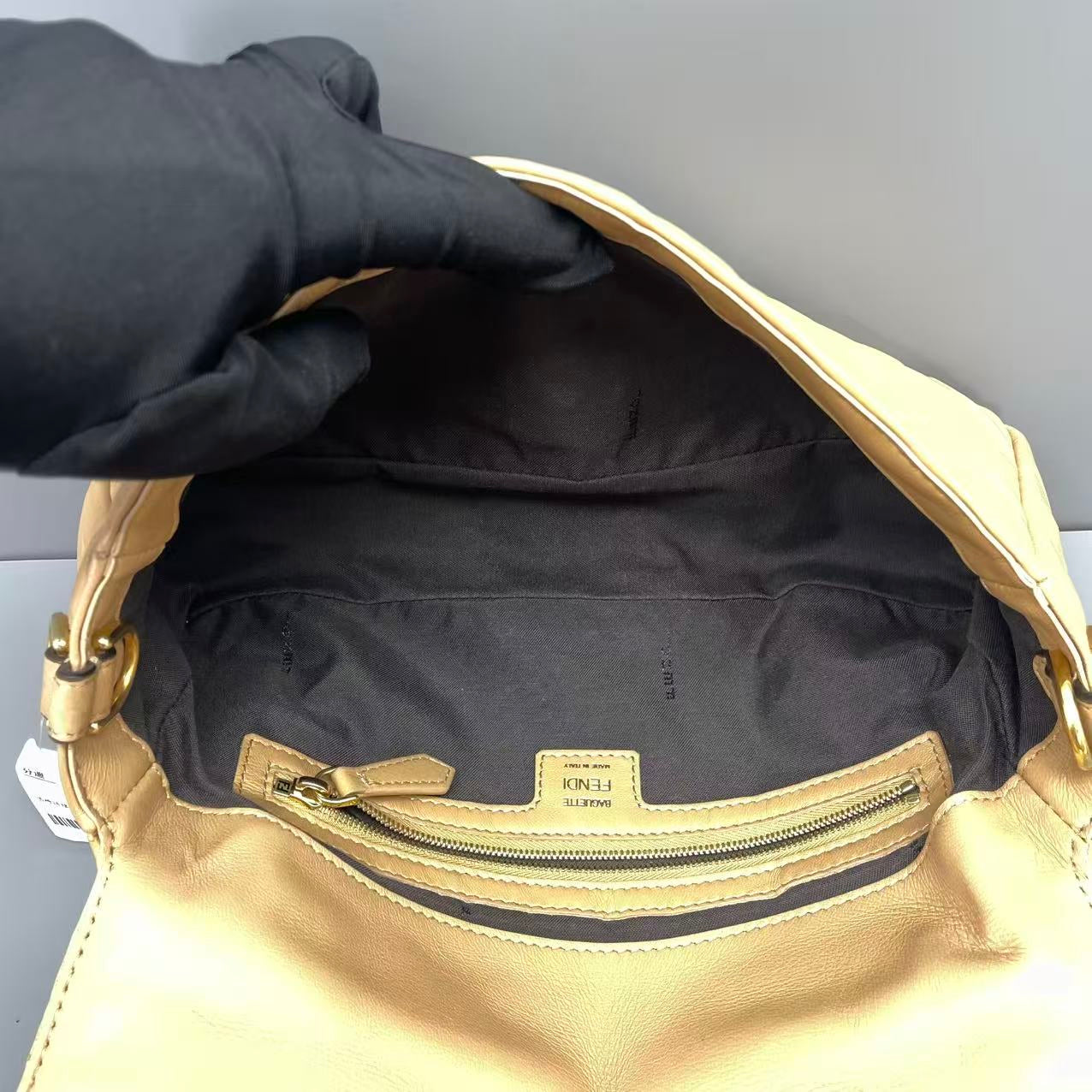 Fendi - Baguette - Leather - Beige - (medium)