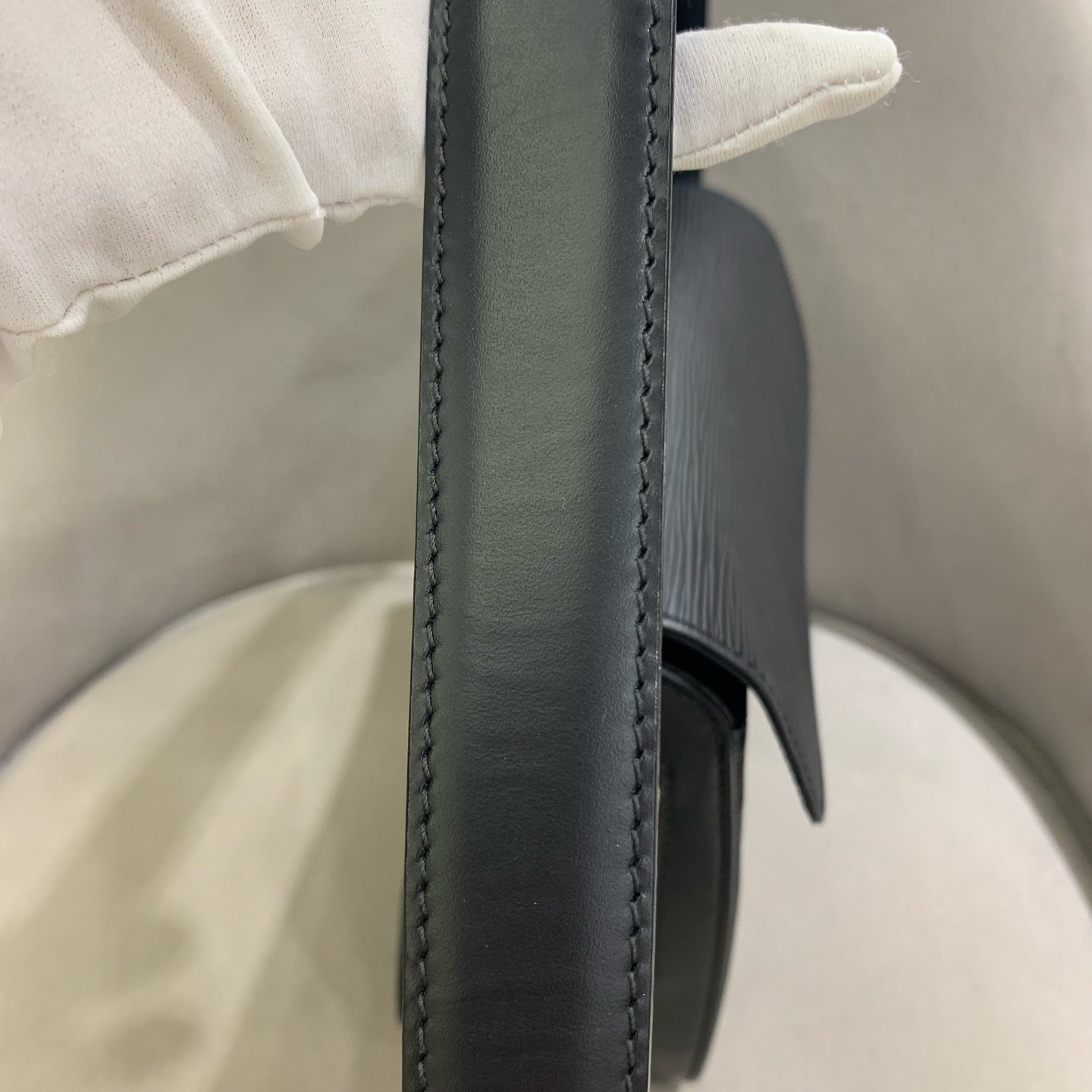 Louis Vuitton - Epi Box Messenger Bag - Leather - Black - (small)