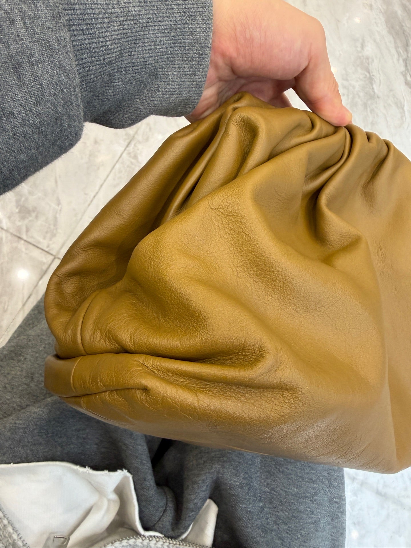 Bottega Veneta - The Pouch - Leather - Camel - (large)