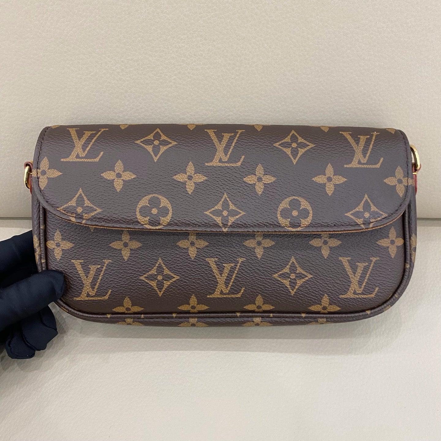 Louis Vuitton - Ivy Pochette - Monogram coated canvas with natural cowhide leather trim - Brown - (mini)