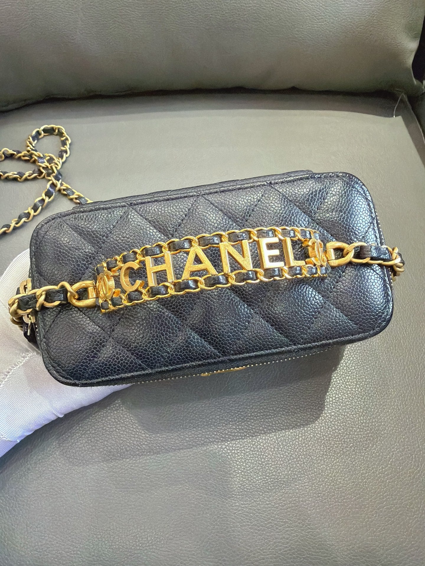 Chanel - 22S Vanity Case with Top Handle - Caviar leather - Black - (mini)