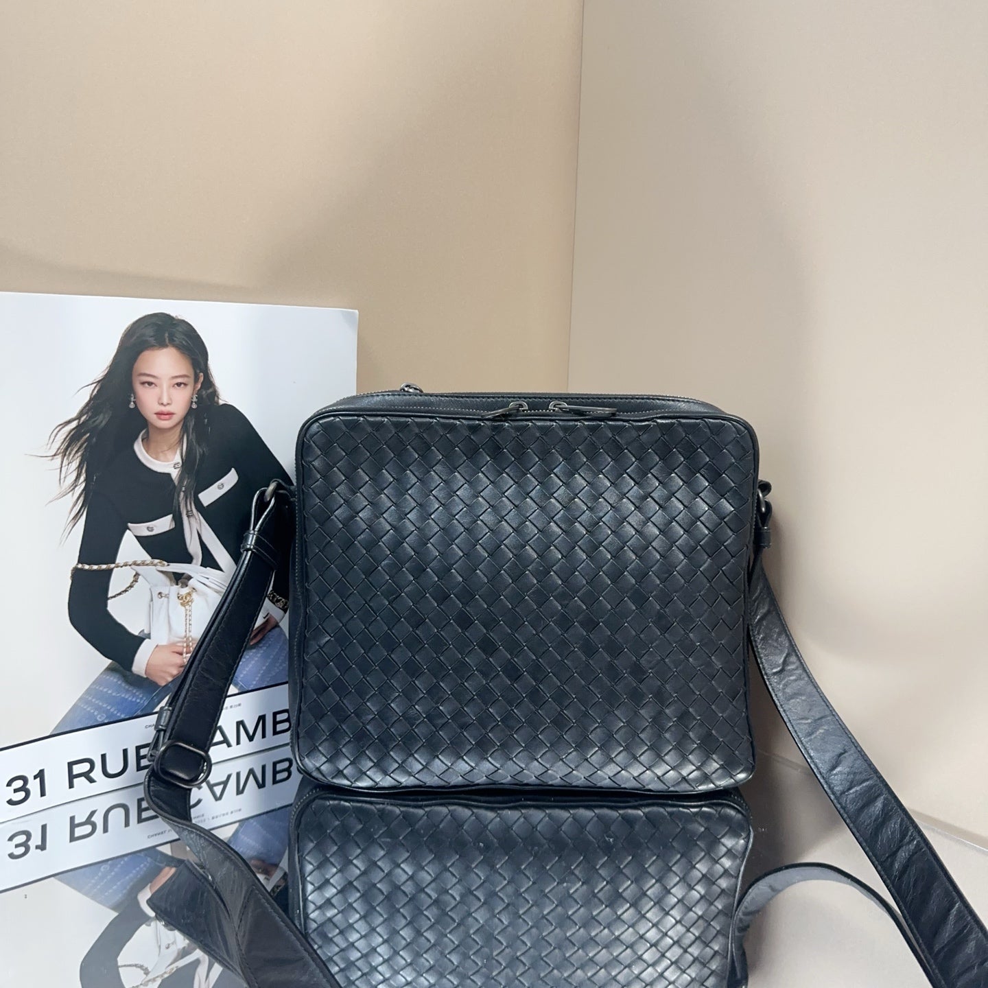 Bottega Veneta - Classic Intrecciato Messenger Bag - Leather - Black - (Medium)