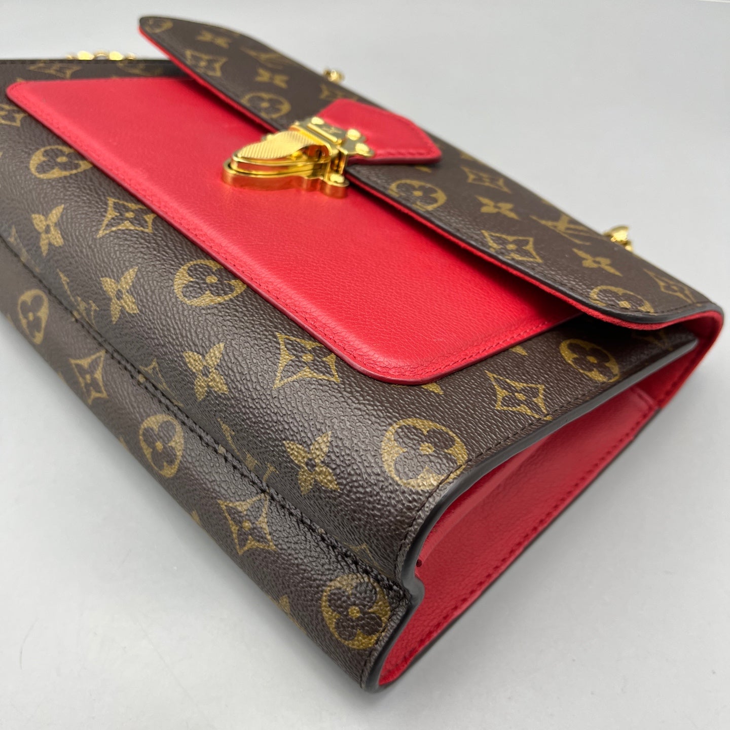 Louis Vuitton - Victoria Chain Bag - Monogram coated canvas and grained leather - Brown and Red - (medium)