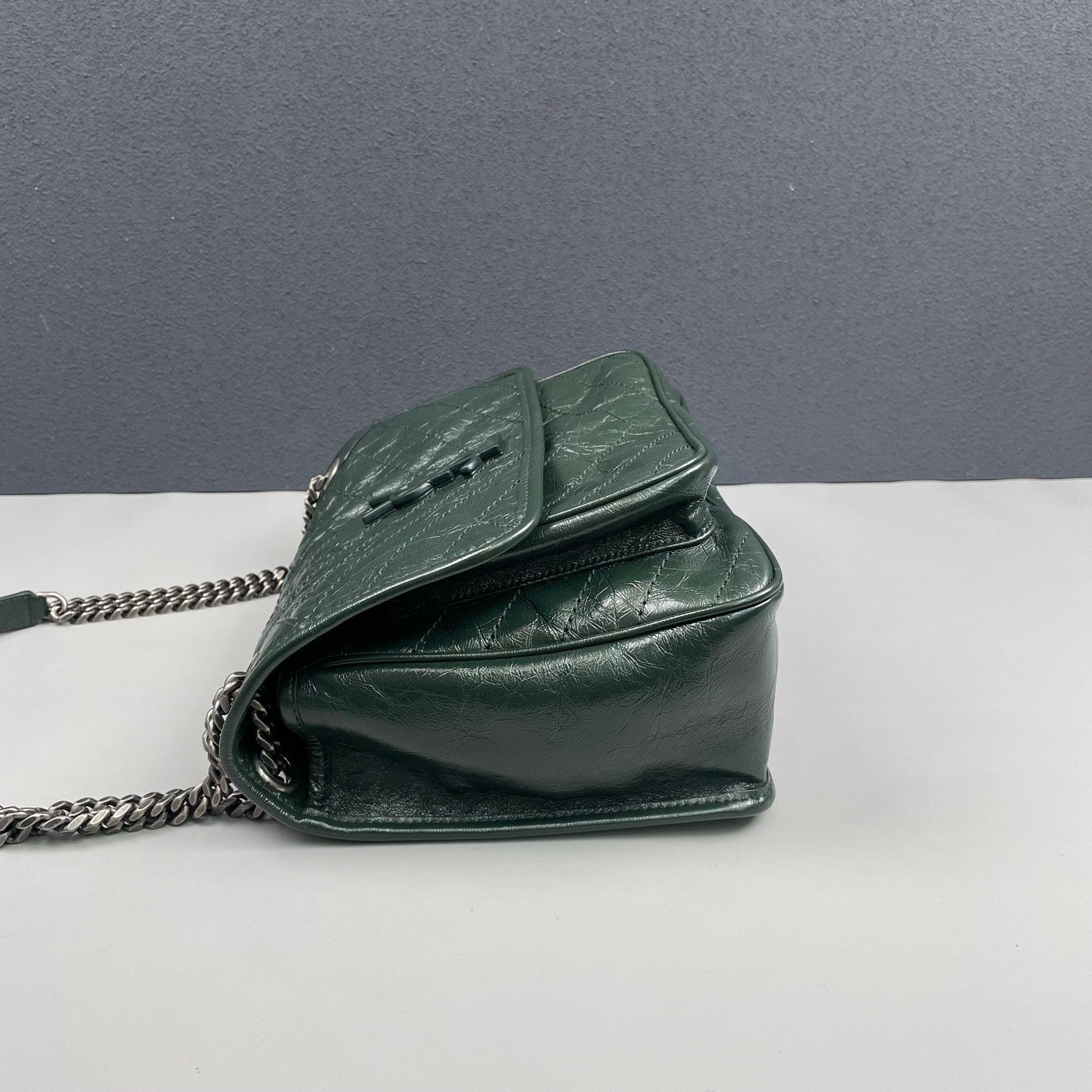 Saint Laurent - Niki Medium Chain Bag - Distressed calfskin leather - Green - (Medium)