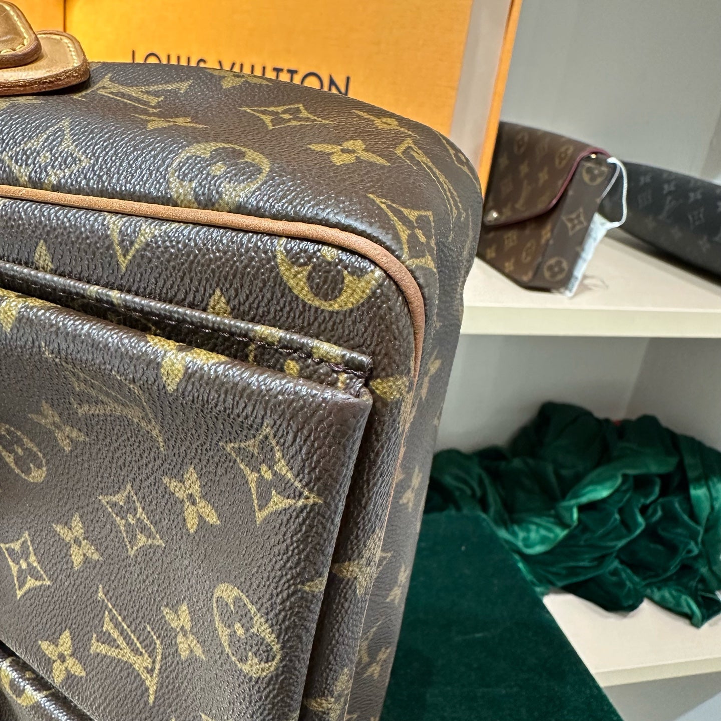 Louis Vuitton - Camel Shoulder Bag - Monogram coated canvas with Vachetta leather trim - Brown - (medium)