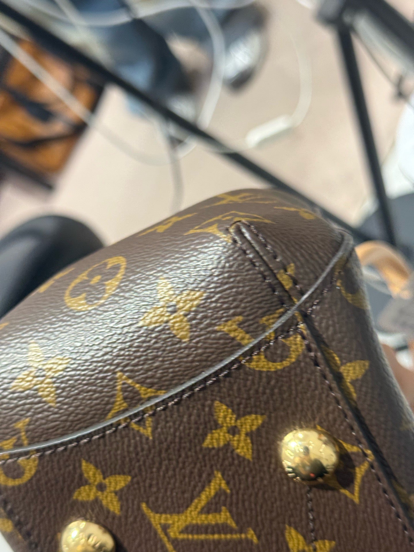Louis Vuitton - Montaigne BB - Monogram canvas with natural cowhide leather trim - Brown - (medium)