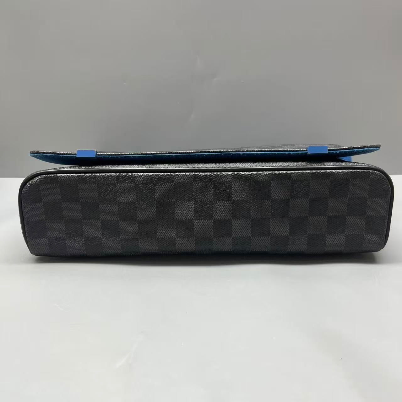 Louis Vuitton - Damier Graphite Messenger Bag - Coated canvas with leather trim and textile strap - Black, Grey, and Blue - (Medium)