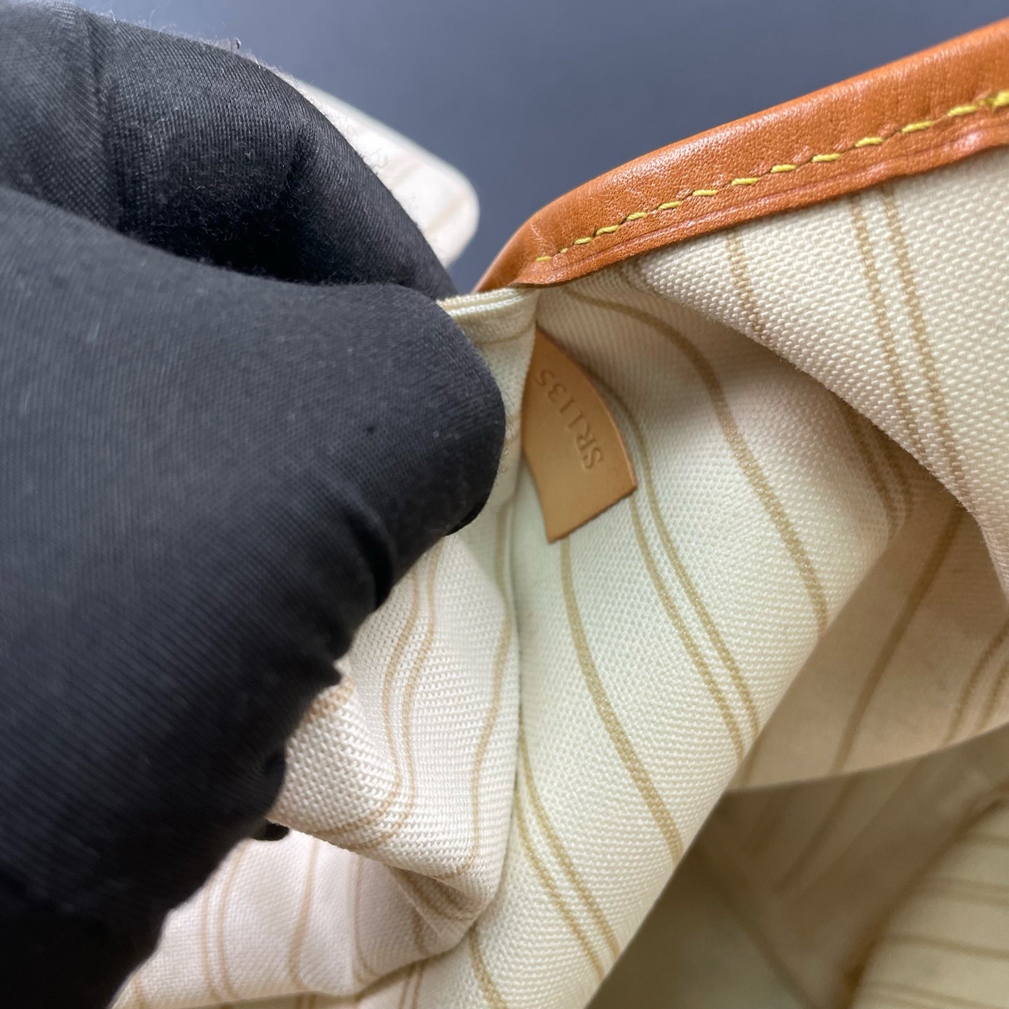 Louis Vuitton - Neverfull MM - Damier Azur coated canvas with natural cowhide leather trim - White - (Medium)