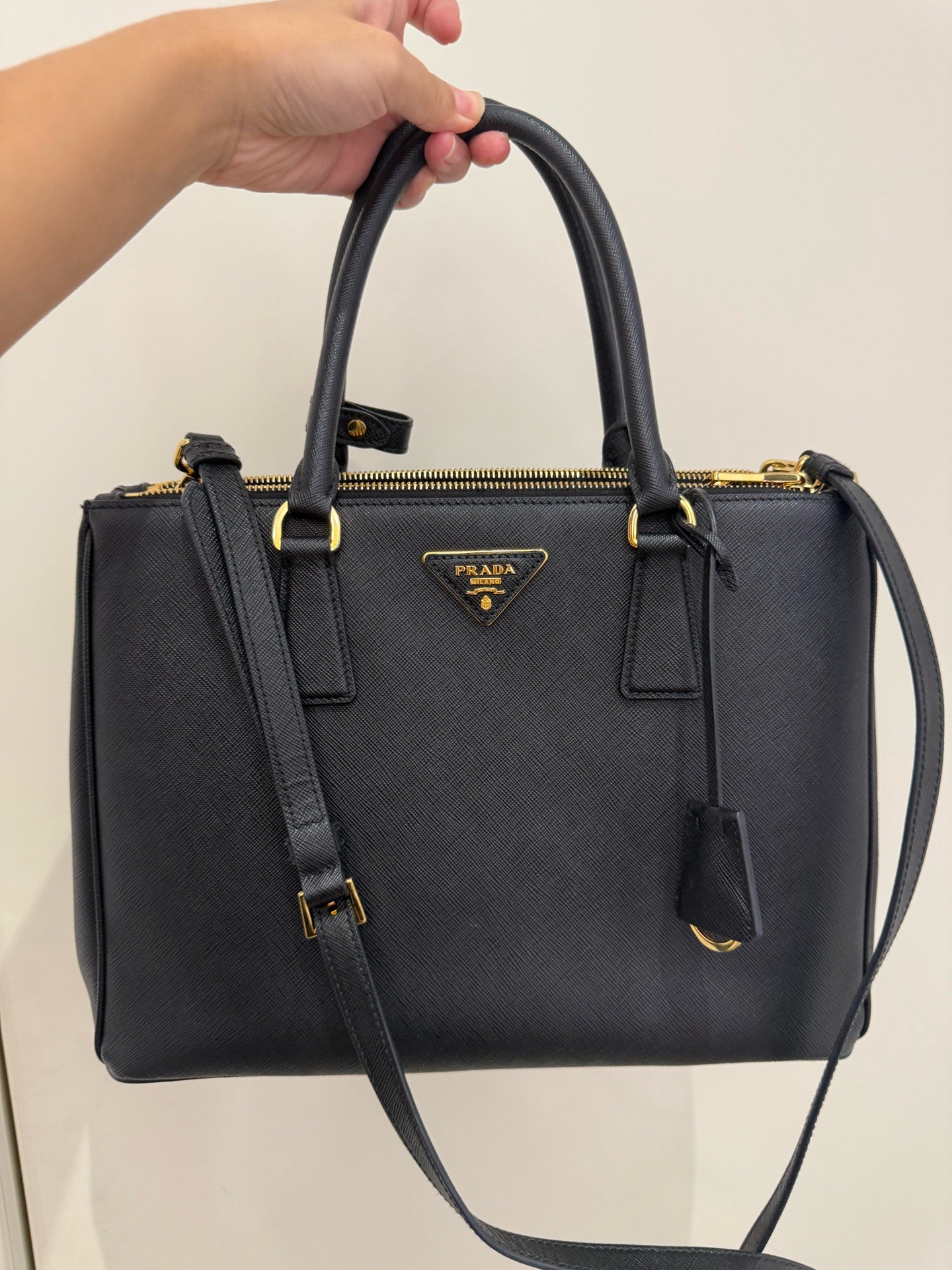 Prada - Galleria Tote - Saffiano leather - Black - (Medium)
