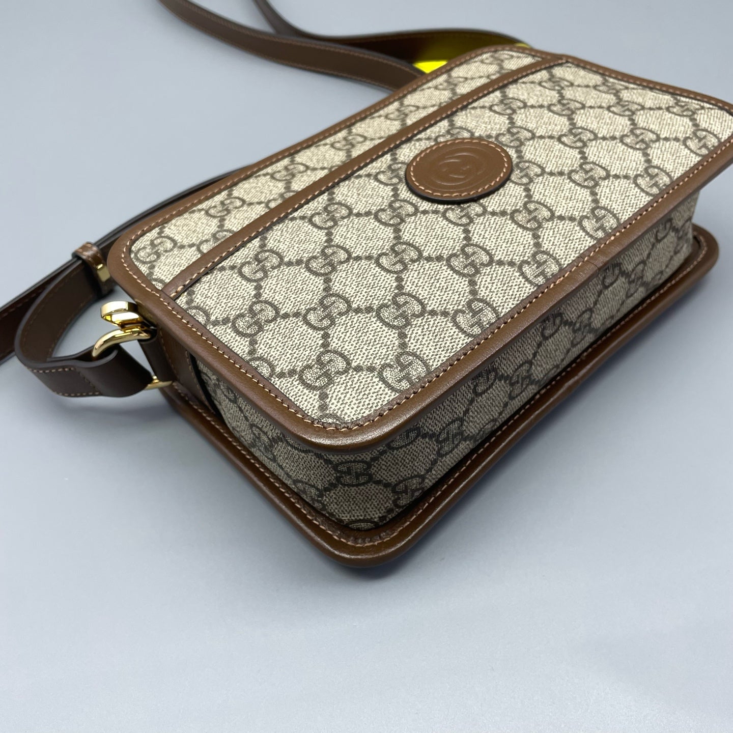 Gucci - Retro Monogram Camera Bag - GG Supreme canvas with leather trim - Brown - (Small)