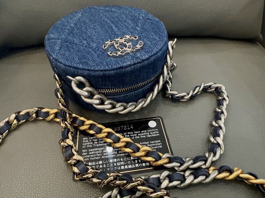 Chanel - Denim Round Coin Purse - Denim fabric with leather trim - Deep Blue with Mixed-Tone Hardware - (Mini)