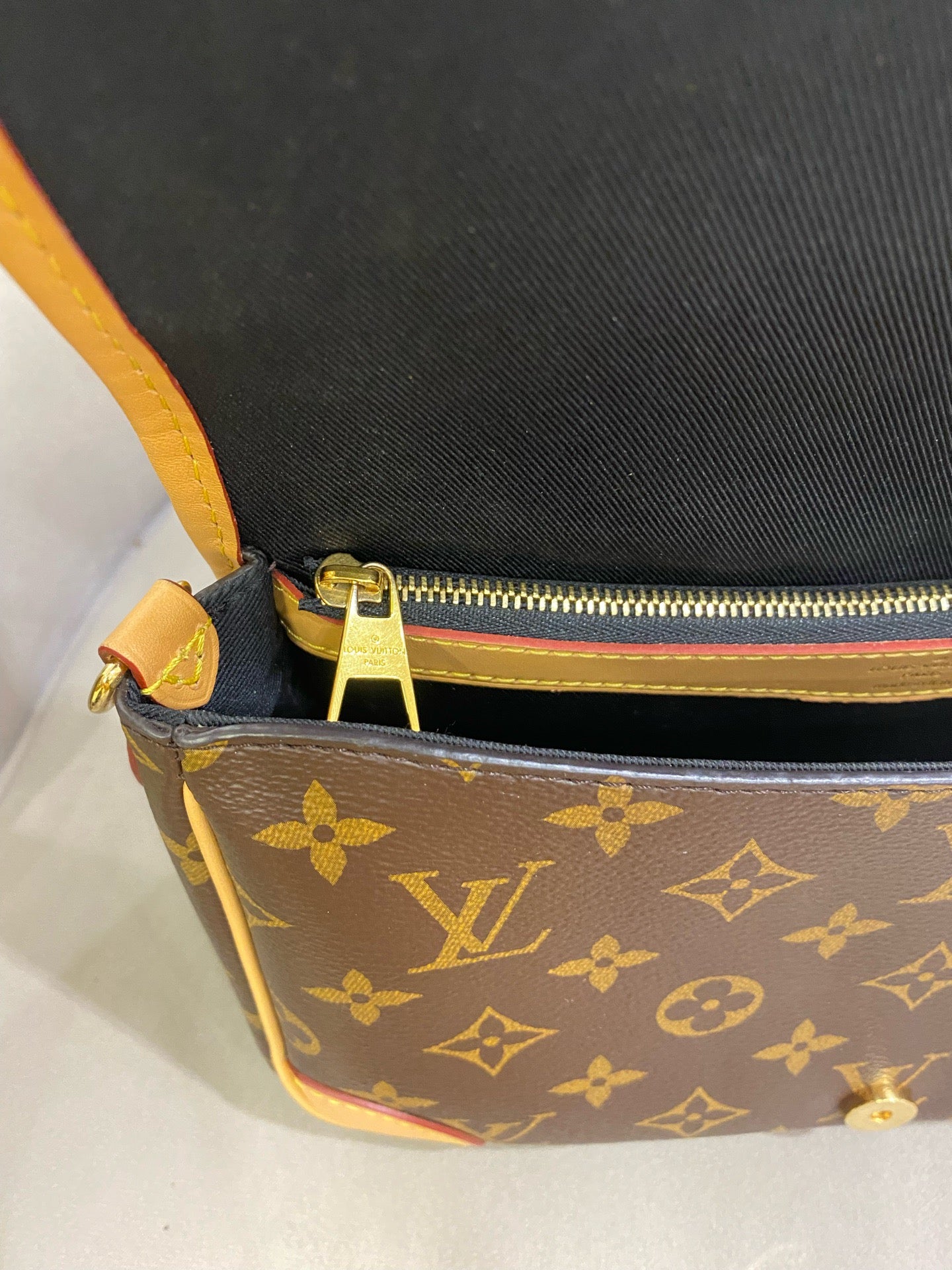 Louis Vuitton - Diane - Monogram coated canvas and Vachetta leather trim - Brown - (Small)