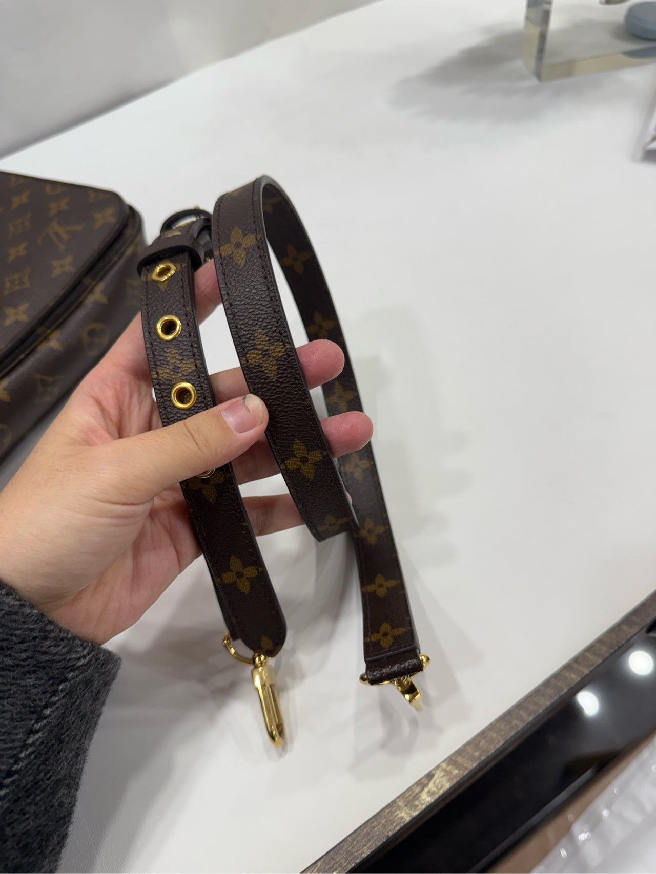 Louis Vuitton - Pochette Metis - Monogram coated canvas with Vachetta leather trim - Brown - (Medium)
