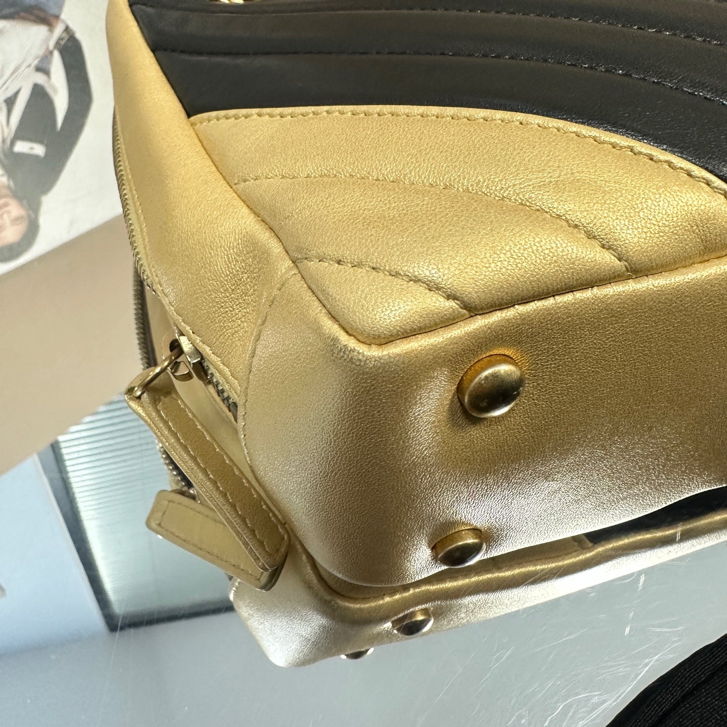Chanel - Color-blocked V-Stitch Camera Bag - Leather - Multicolour - (Small)