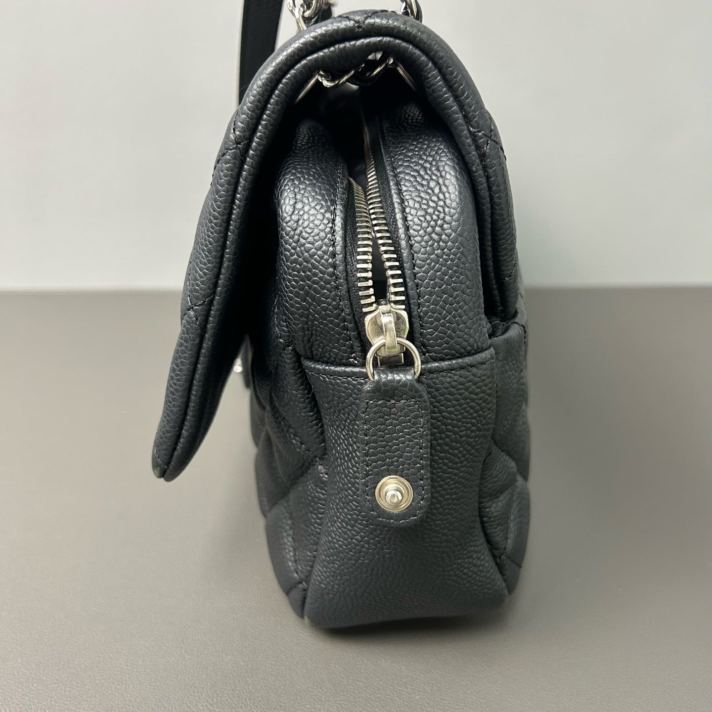 Chanel - Classic Flap Bag - Caviar leather - Black - (Large)