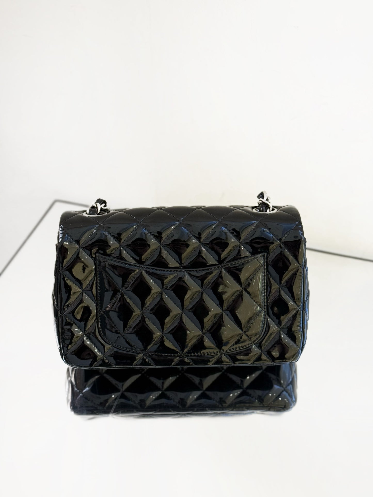 Chanel - Classic Flap Mini - Patent leather - Black - (mini)